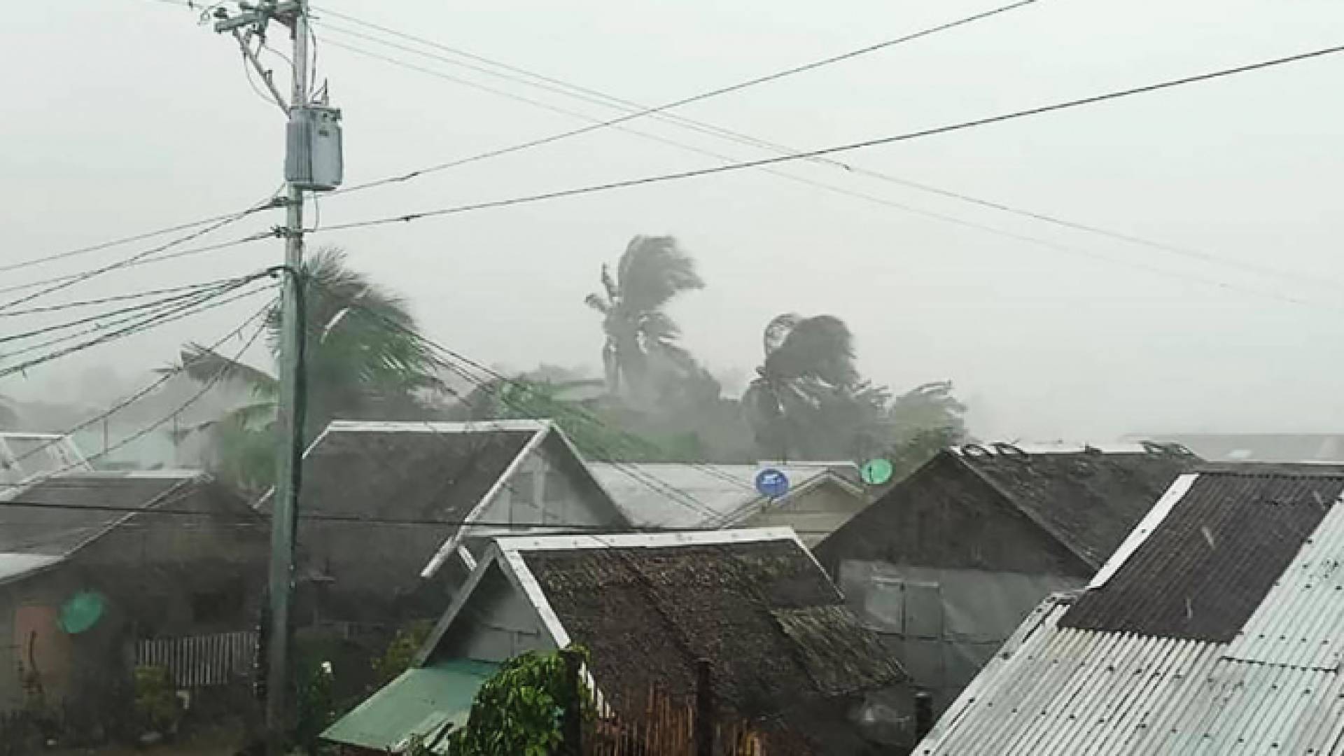 الاعصار كاموري في الفيليبين