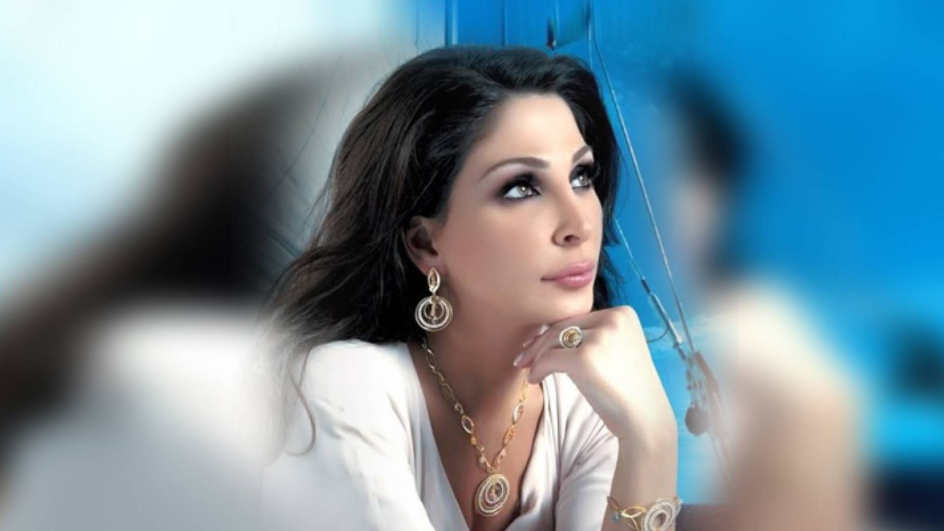 الفنانة إليسا