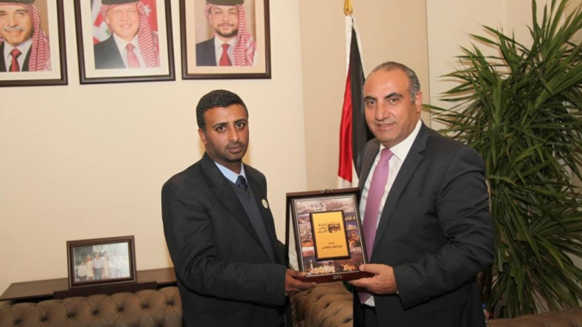 أمين عمان يكرم الزبن تقديرا لأمانته