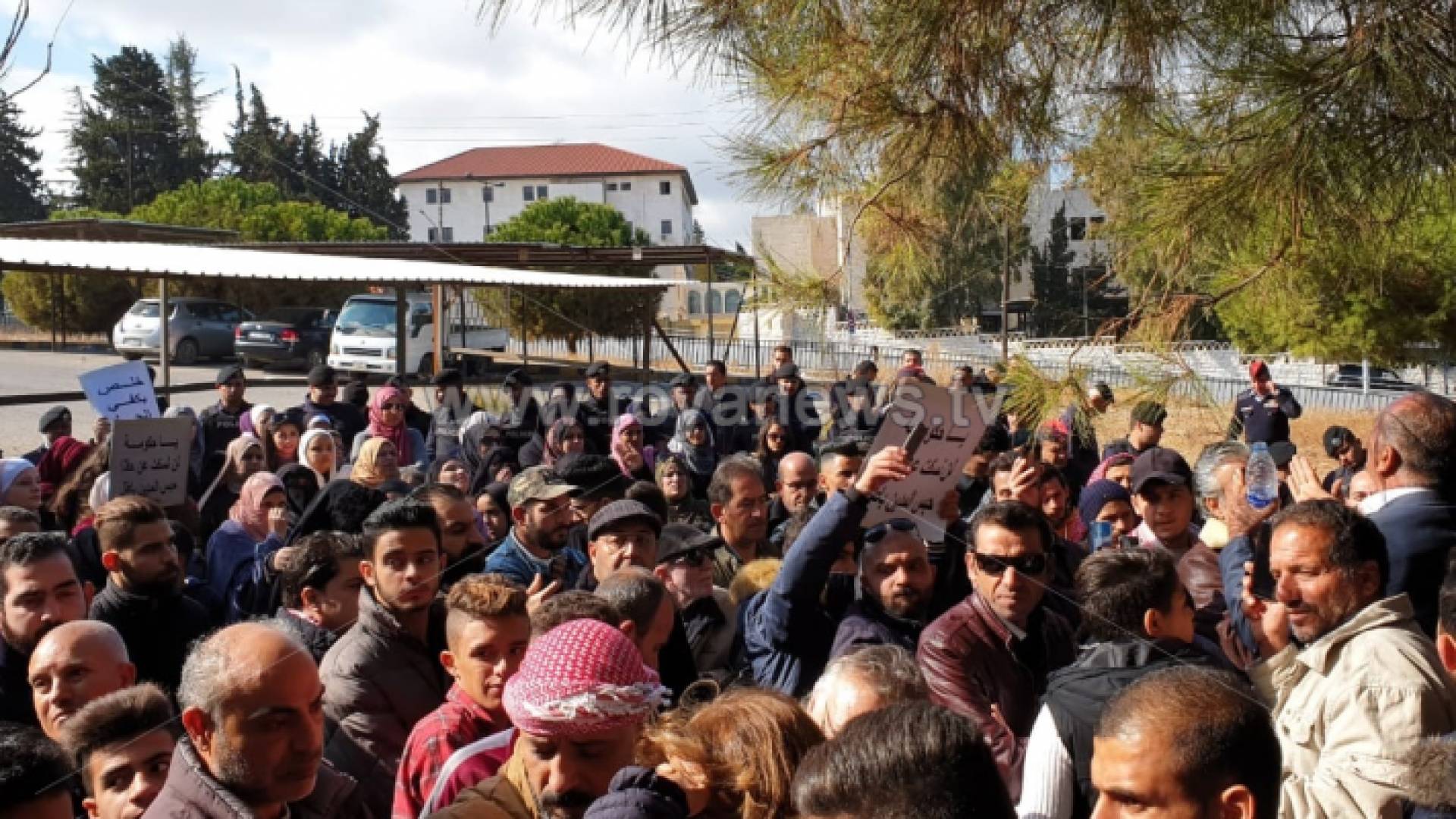 الصورة من الوقفة