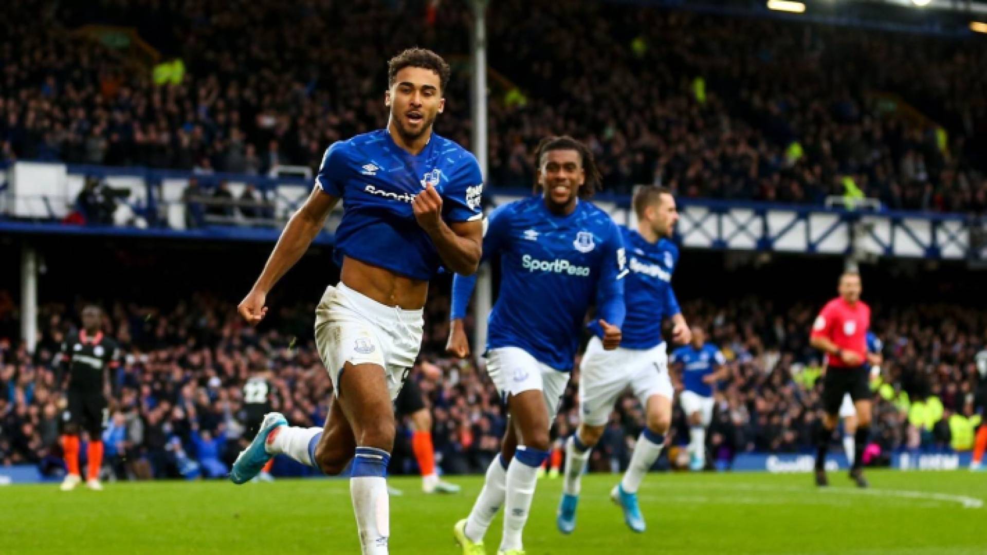 إيفرتون يقسو على تشيلسي بثلاثية في الدوري الانجليزي