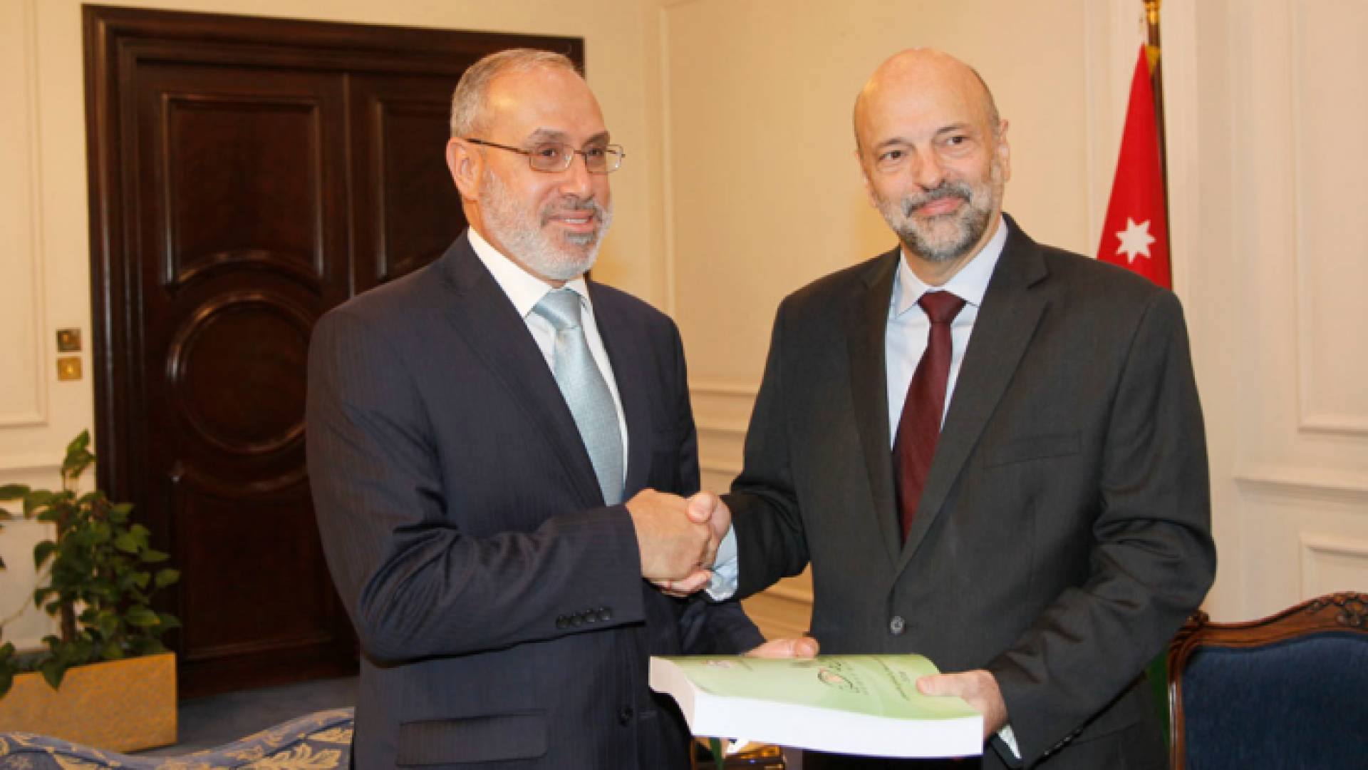 الرزاز يتسلم تقرير ديوان المحاسبة لعام 2018