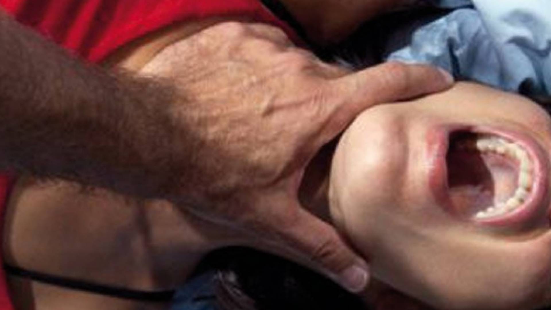 تبين أن سبب وفاة المجني عليها الاختناق العنفي