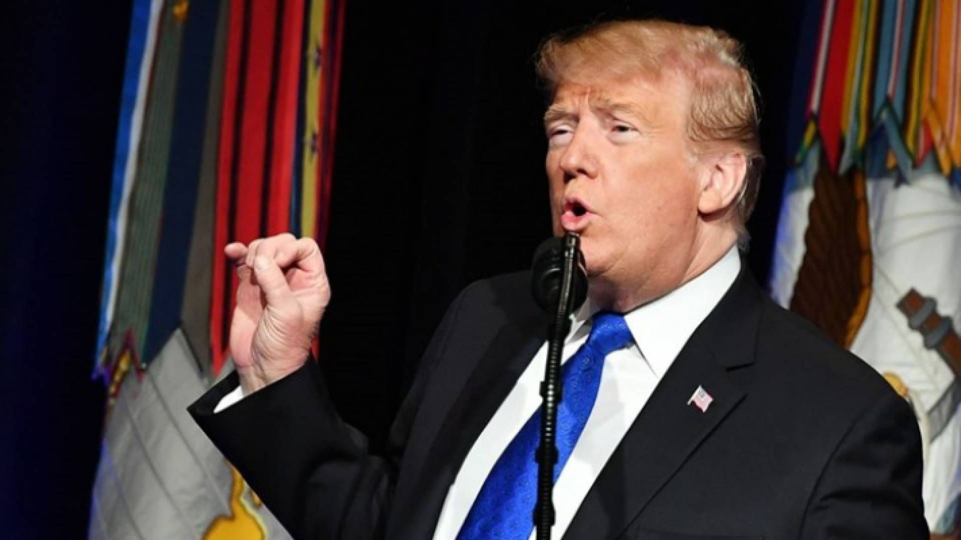 ترمب يندد باتهامات الديموقراطيين سعيا لعزله: "تثير السخرية"