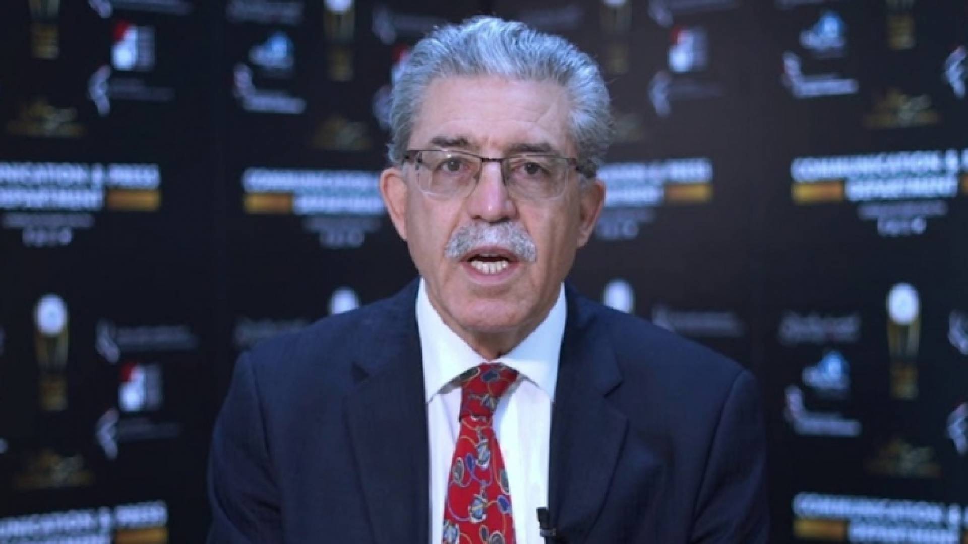 رشيد خشانة هو صحفي وحقوقي وكاتب تونسي