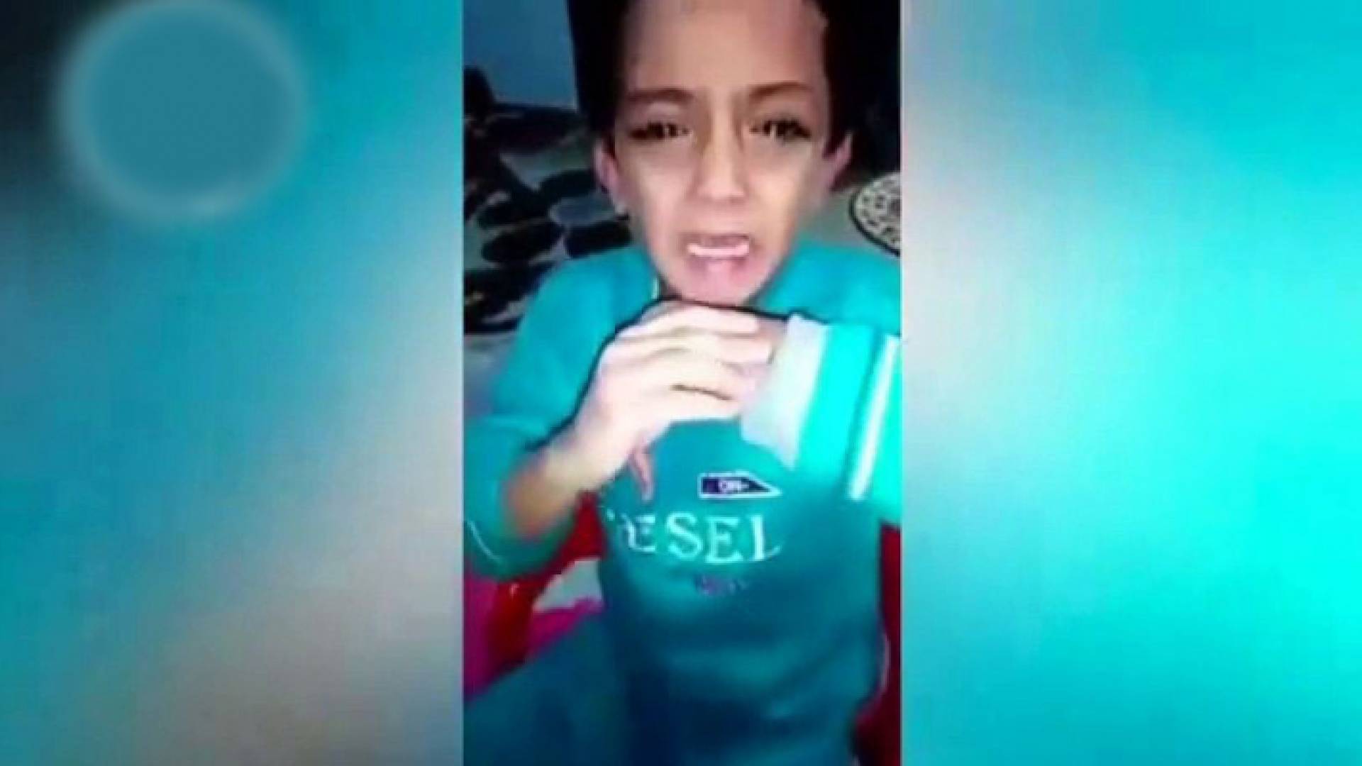 الطفل الذي ظهر في الفيديو وهو خائف ويبكي