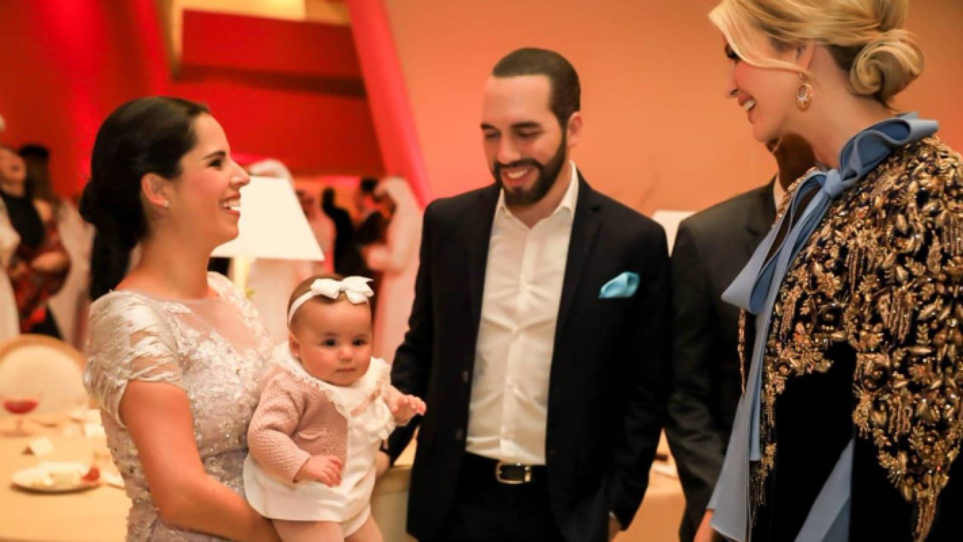 عباءة إيفانكا في قطر تجذب الانتباه