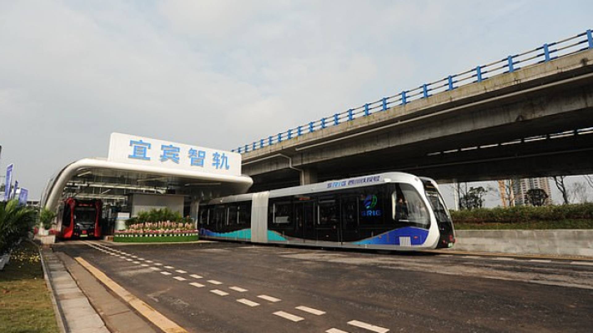 قطار يعمل على سكك حديد افتراضية في الصين بتكلفة 160مليون دولار