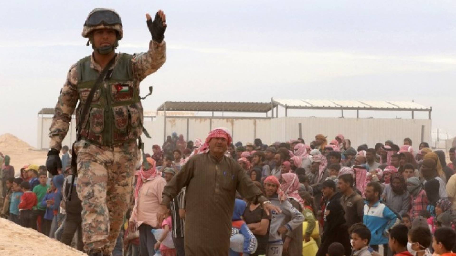 تستخدم حاليا أربع نقاط عبور، اثنتان عبر تركيا وواحدة عبر الأردن وواحدة عبر العراق