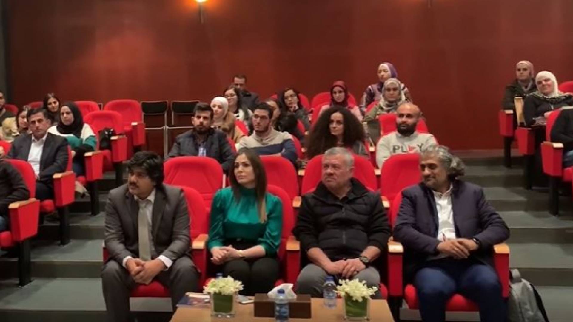 طلبة جامعة الأميرة سمية يتحدثون عن زيارة الملك المفاجئة