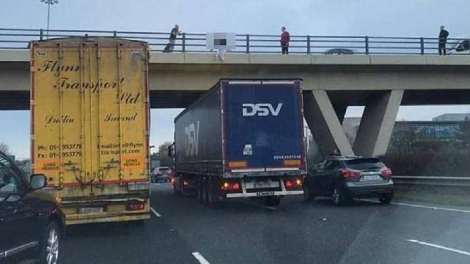 تصرف السائق الشجاع أنقذ تلك المرأة