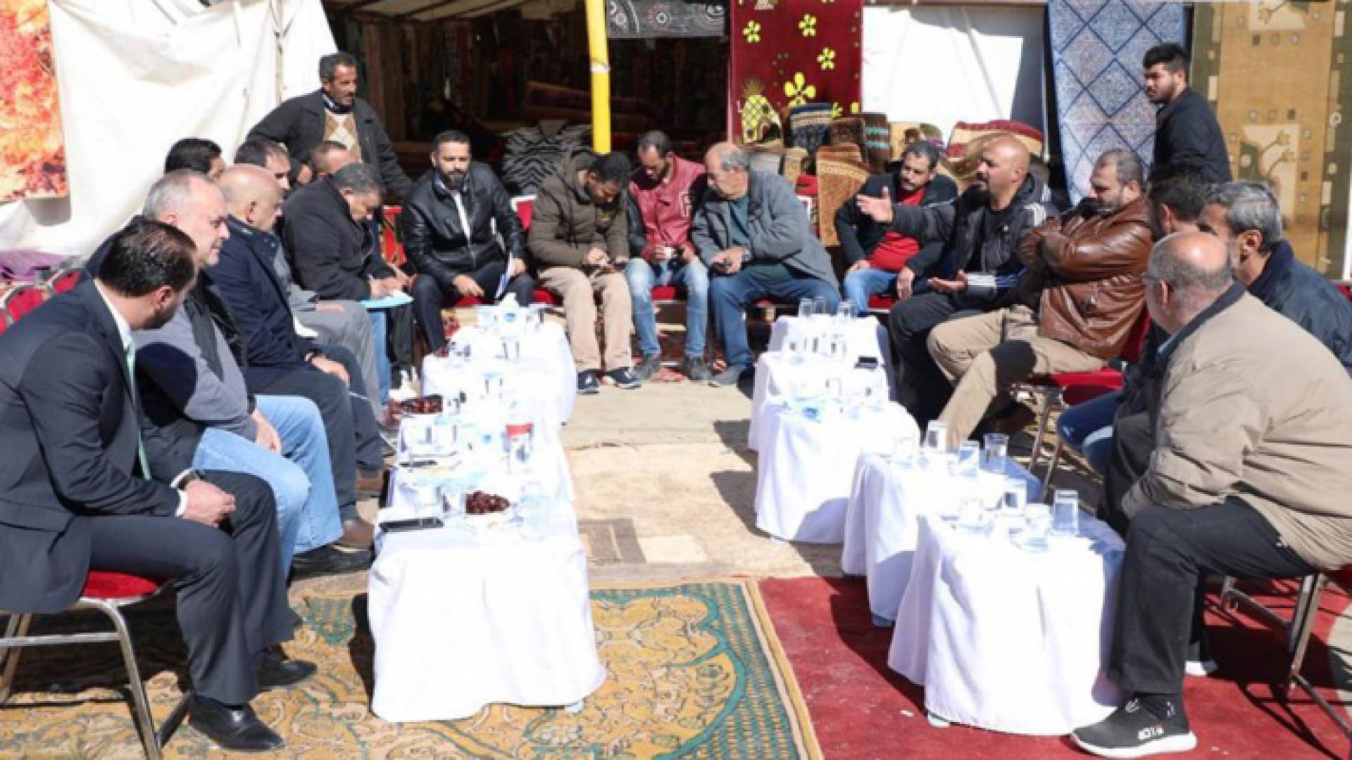 تجارة عمان تعاين أضرار محلات تقاطع مرج الحمام