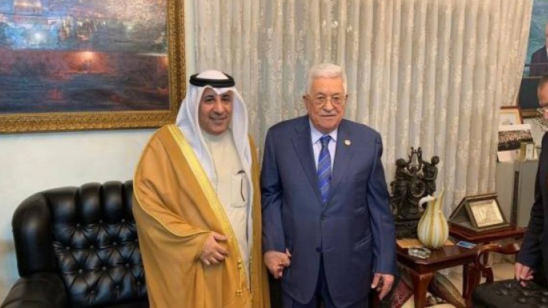 الرئيس عباس والسفير الديحاني - ارشيفية