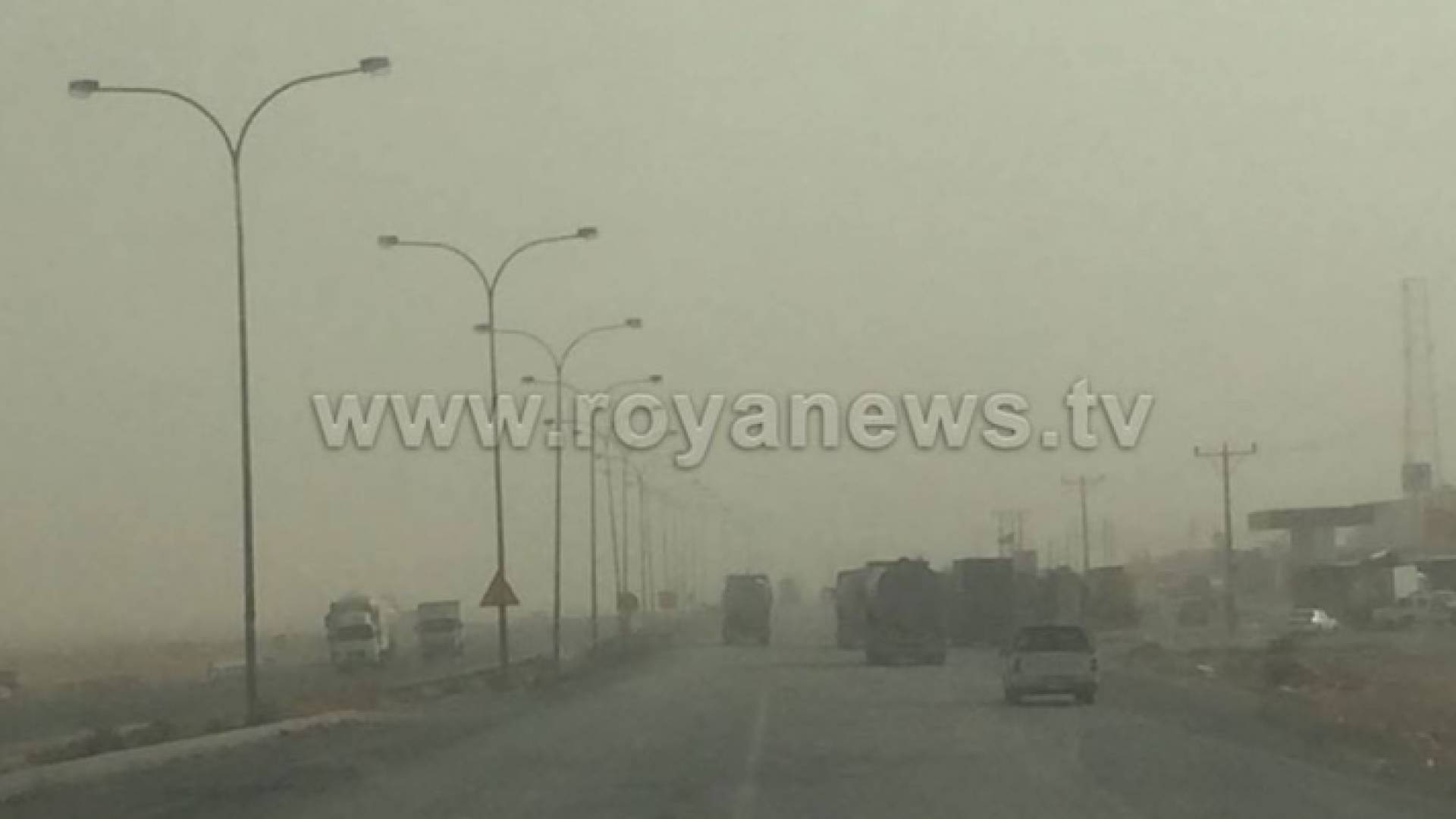 غبار على الطريق الصحراوي - ارشيفية