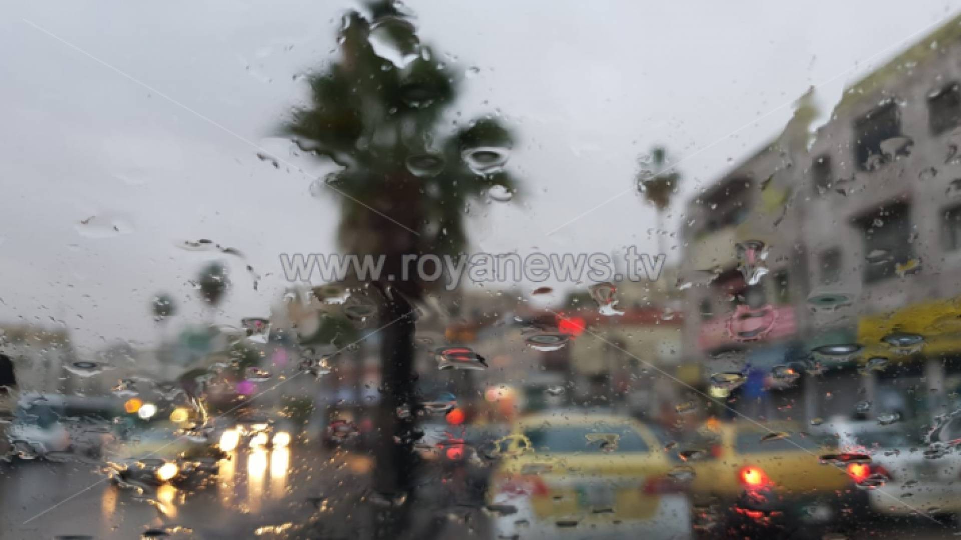 الجبهة الباردة بدأت بعبور العاصمة عمان والمناطق الوسطى مرفقة بزخات البرد