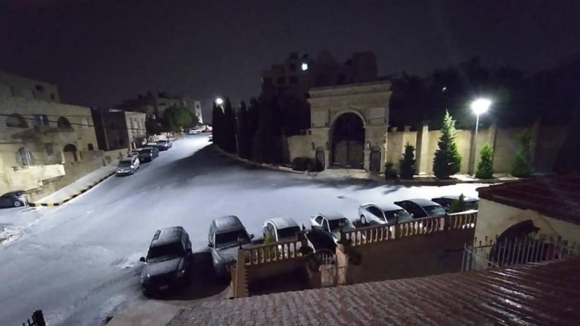 تراكم البرد في تلاع العلي بعمان فجر الجمعة