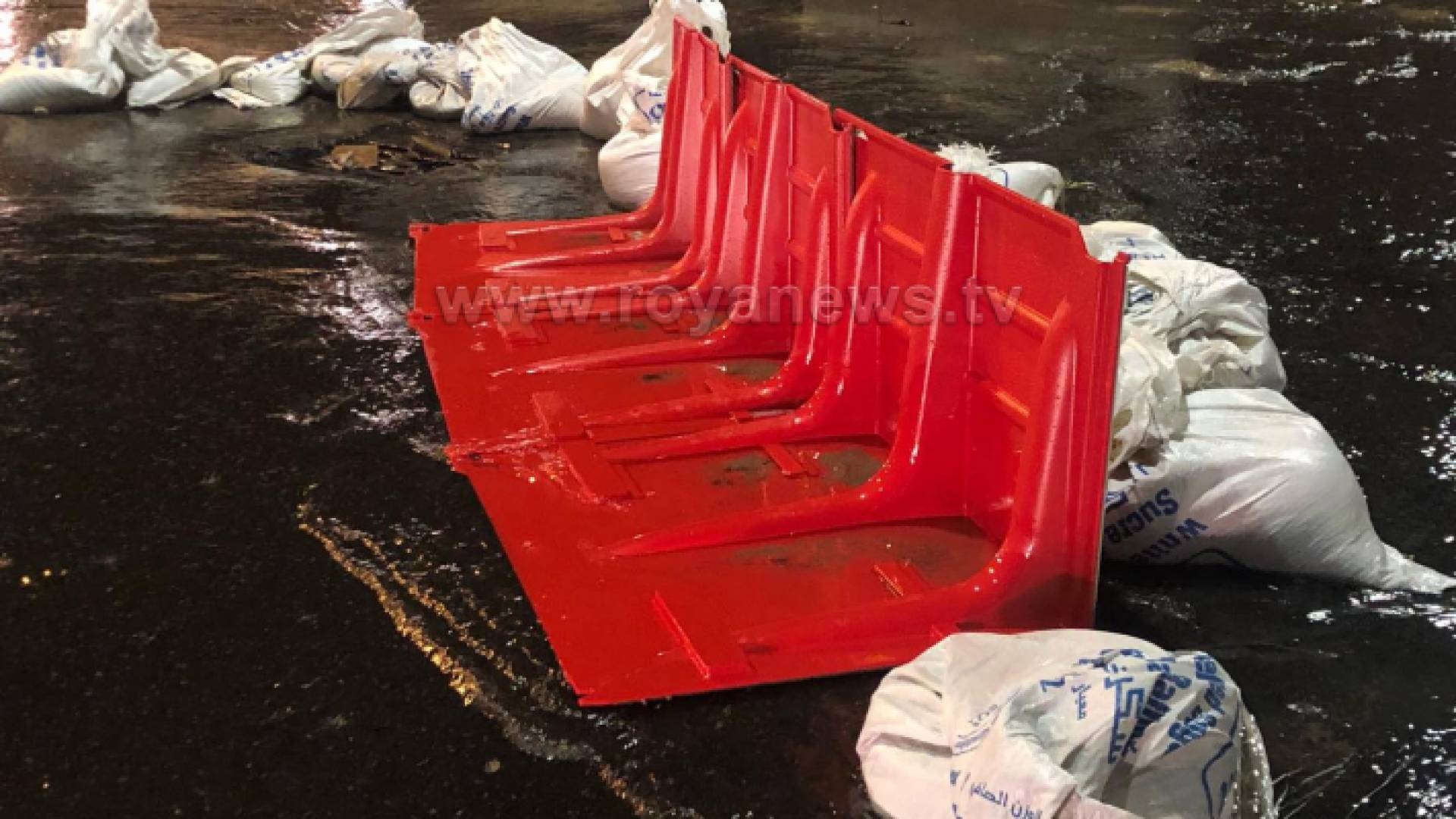 الأمانة تستخدم المصدات المائية للتخفيف من حدة جريان مياه الأمطار في وسط عمان