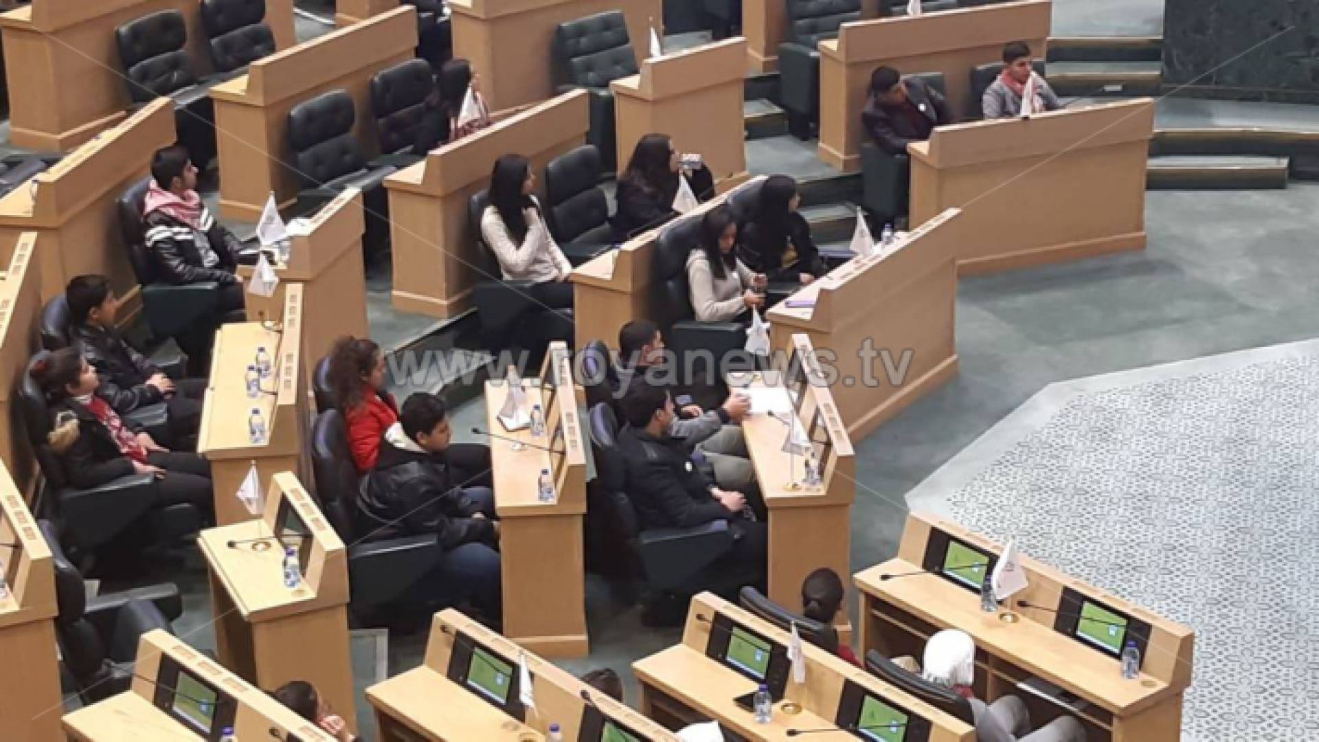 جلسة للبرلمان الأردني للطفل تحت قبة المجلس بحضور عدد من النواب والوزراء