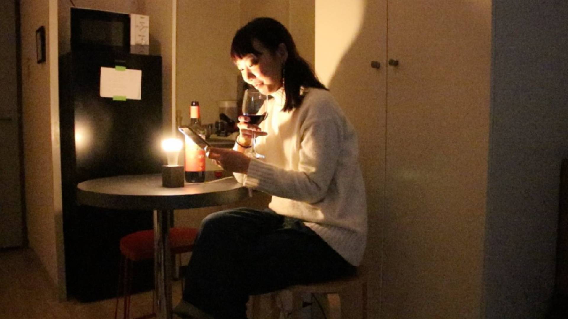 المصباح يضيء في كل مرة تسجل فيها حالة انفصال بين زوجين أو عشيقين