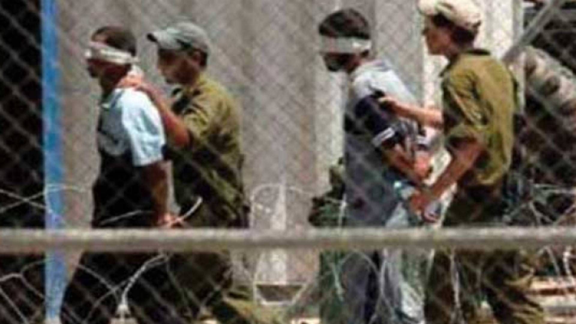 معتقلون في سجون الاحتلال