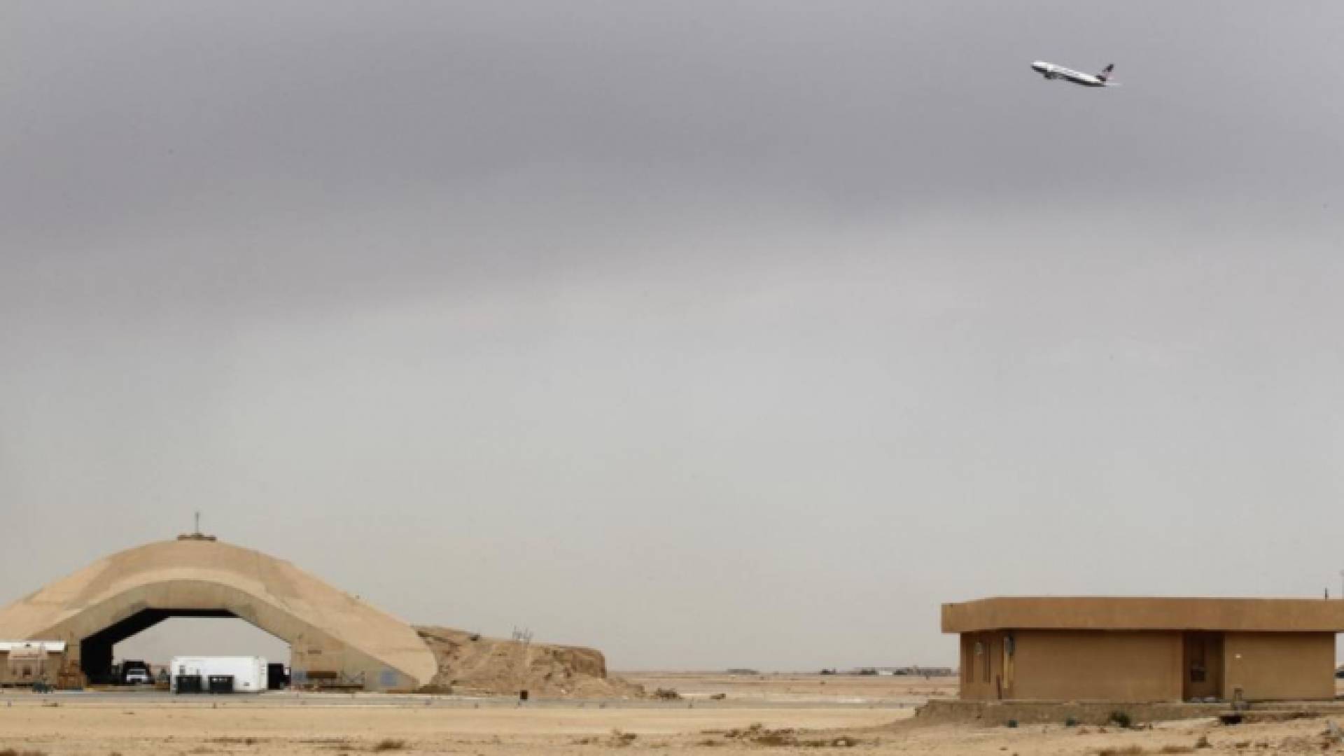 سقوط أربعة صواريخ على قاعدة تضم أميركيين قرب بغداد