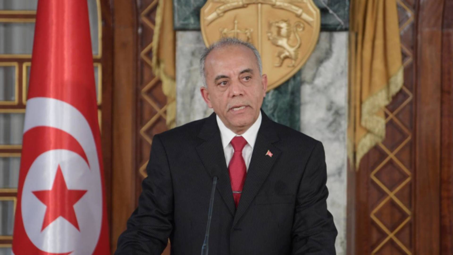 رئيس الحكومة التونسي يقدم تشكيلة حكومته الجديدة