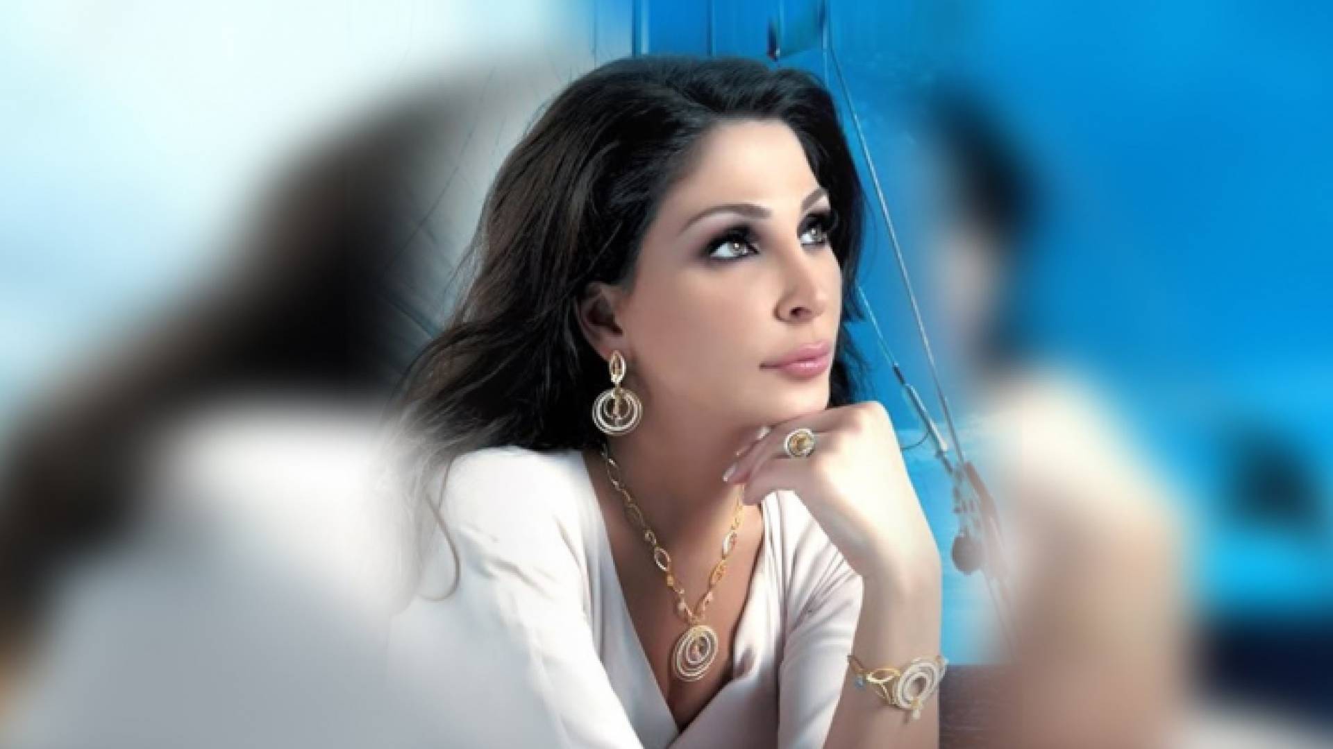 الفنانة اللبنانية إليسا