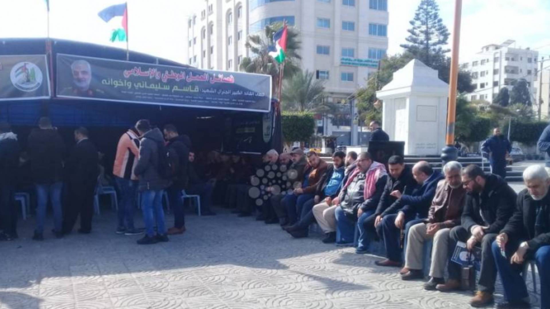 من بيت العزاء