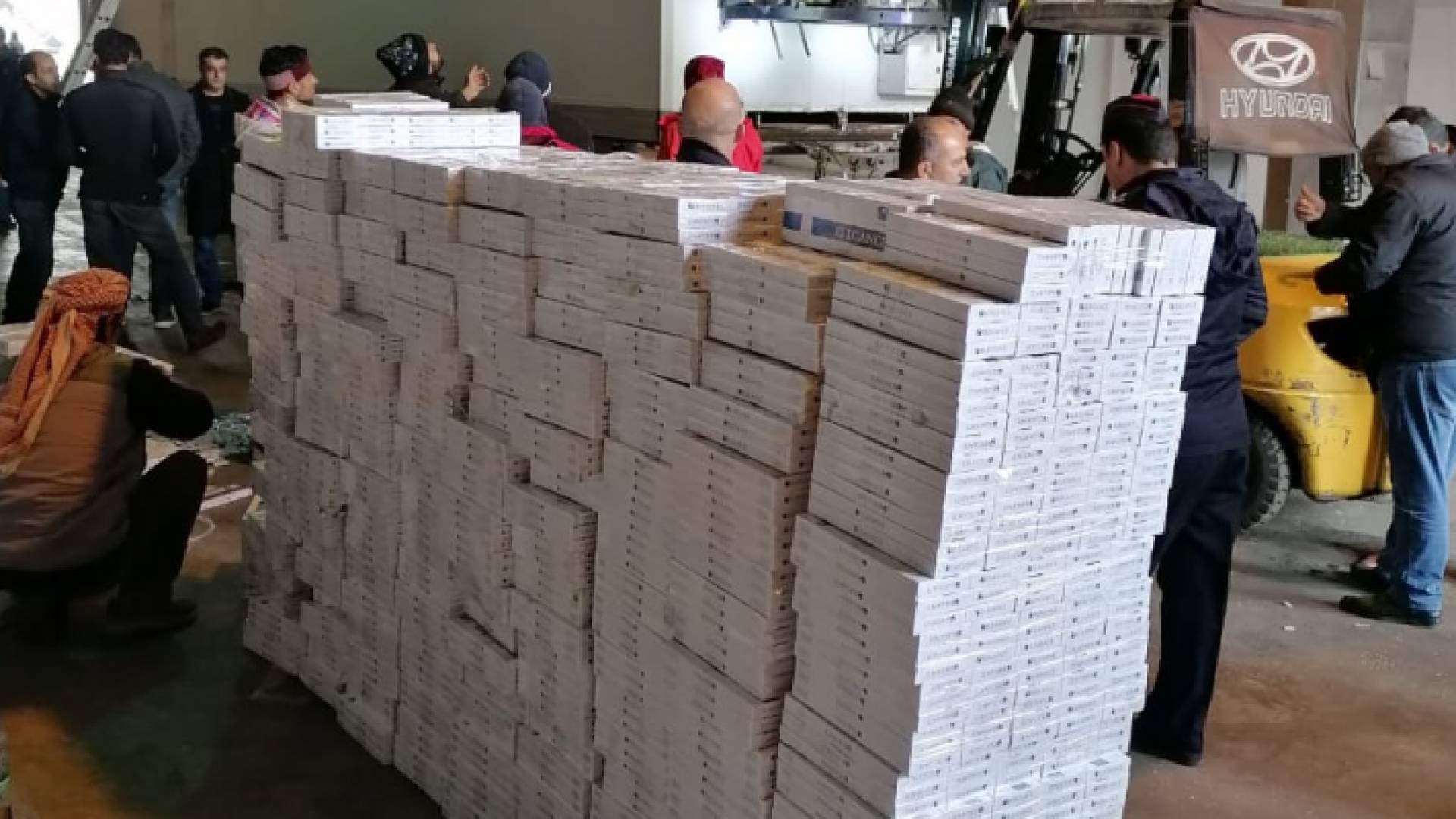 مركز جمرك جابر يحبط تهريب ٧٠٠٠ كروز دخان- صور