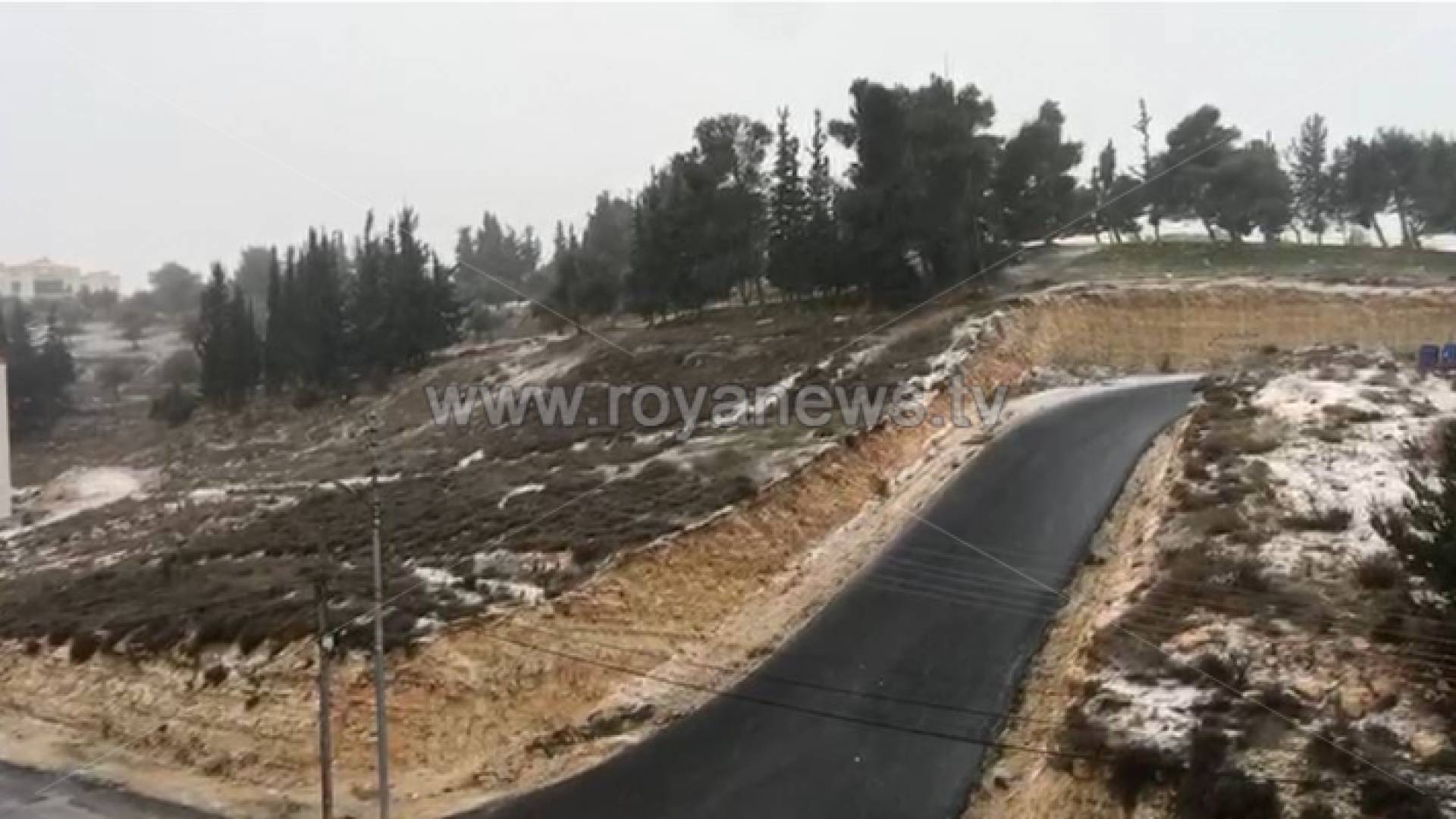 من تساقط الزخات الثليجة في خلدا