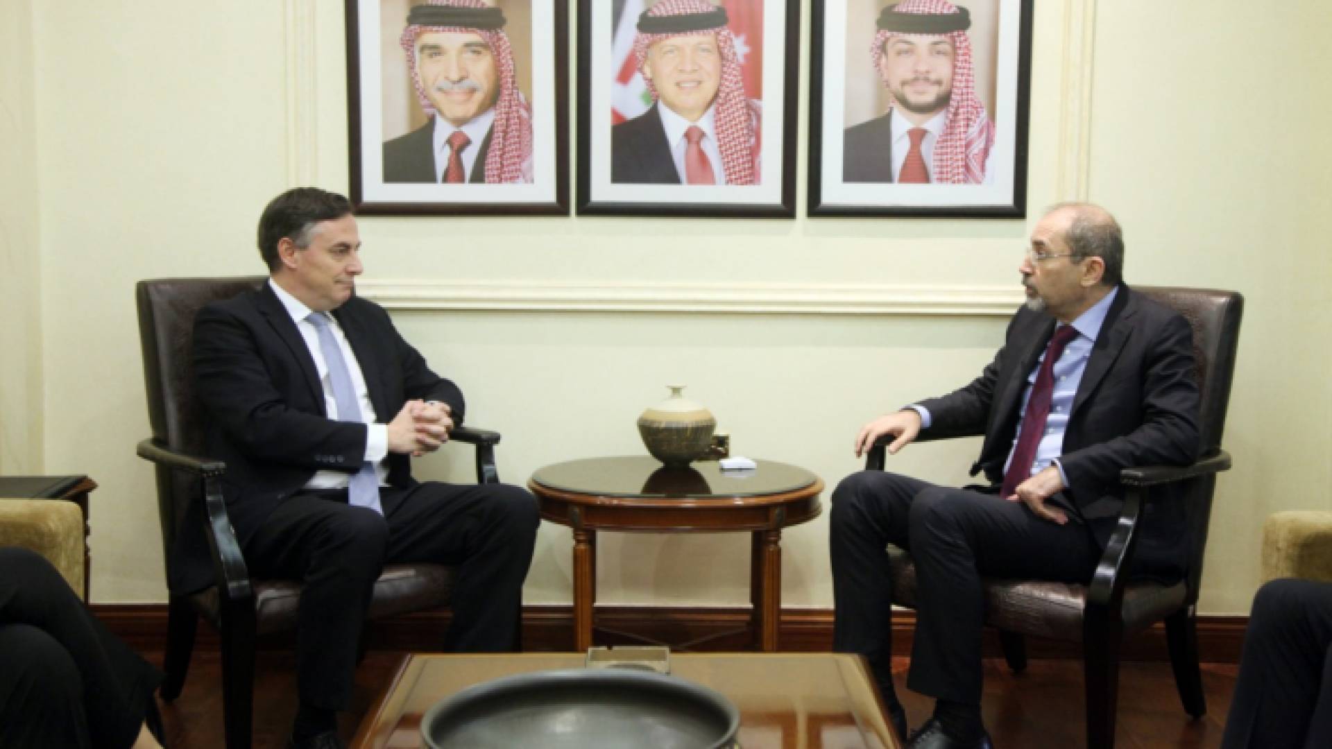 الصفدي يبحث مع مسؤول أوروبي سبل تعزيز الشراكة الأردنية الأوروبية