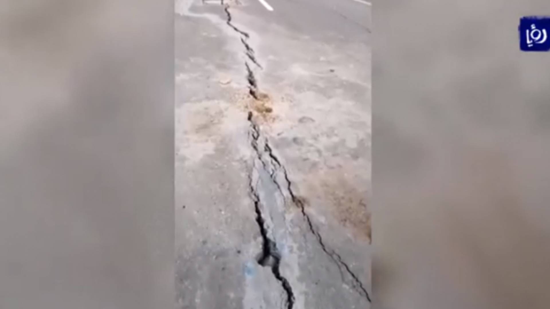 مشكلات البنية التحتية.. تصدعات شارع الستين في السلط تؤرق المواطنين