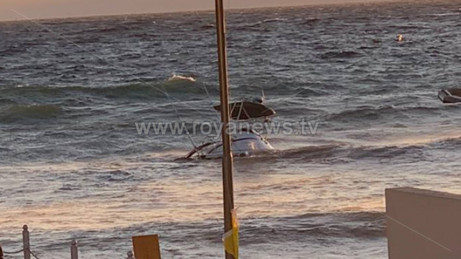 إصابة 4 أشخاص بانقلاب قارب في العقبة