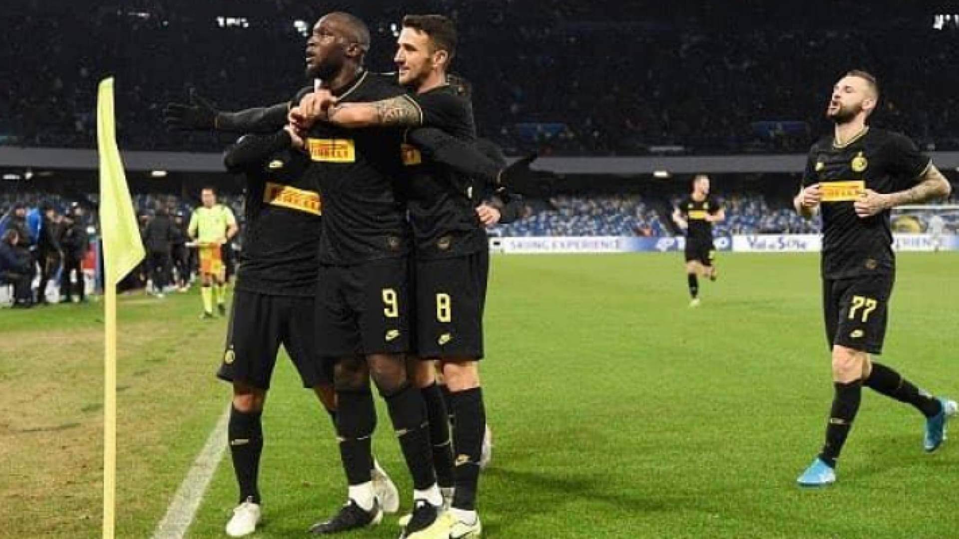 إنتر ميلان يقسو على نابولي ويتقاسم صدارة الكالتشيو مع يوفنتوس