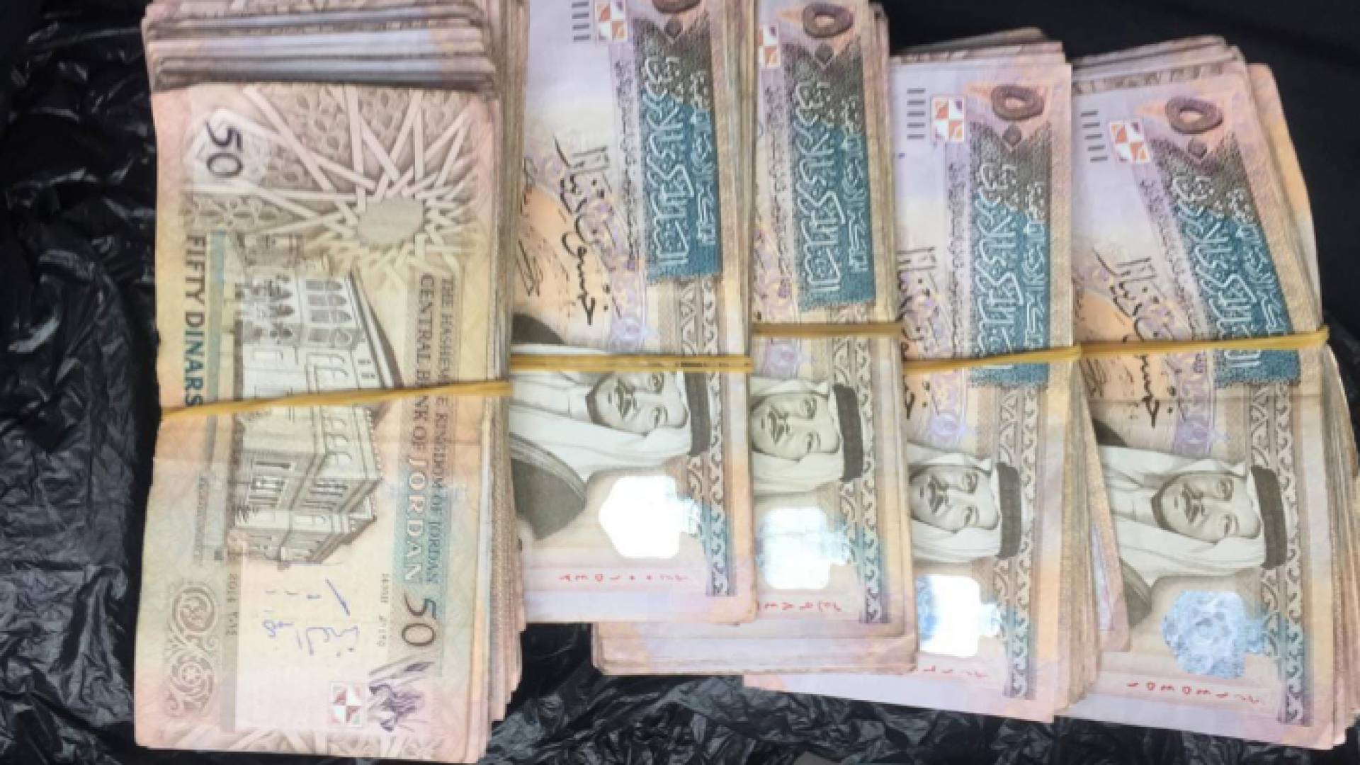 من المسروقات