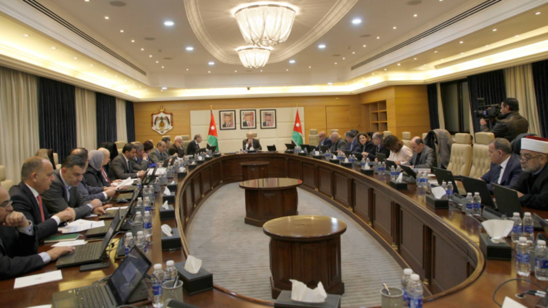 الصورة من الجلسة
