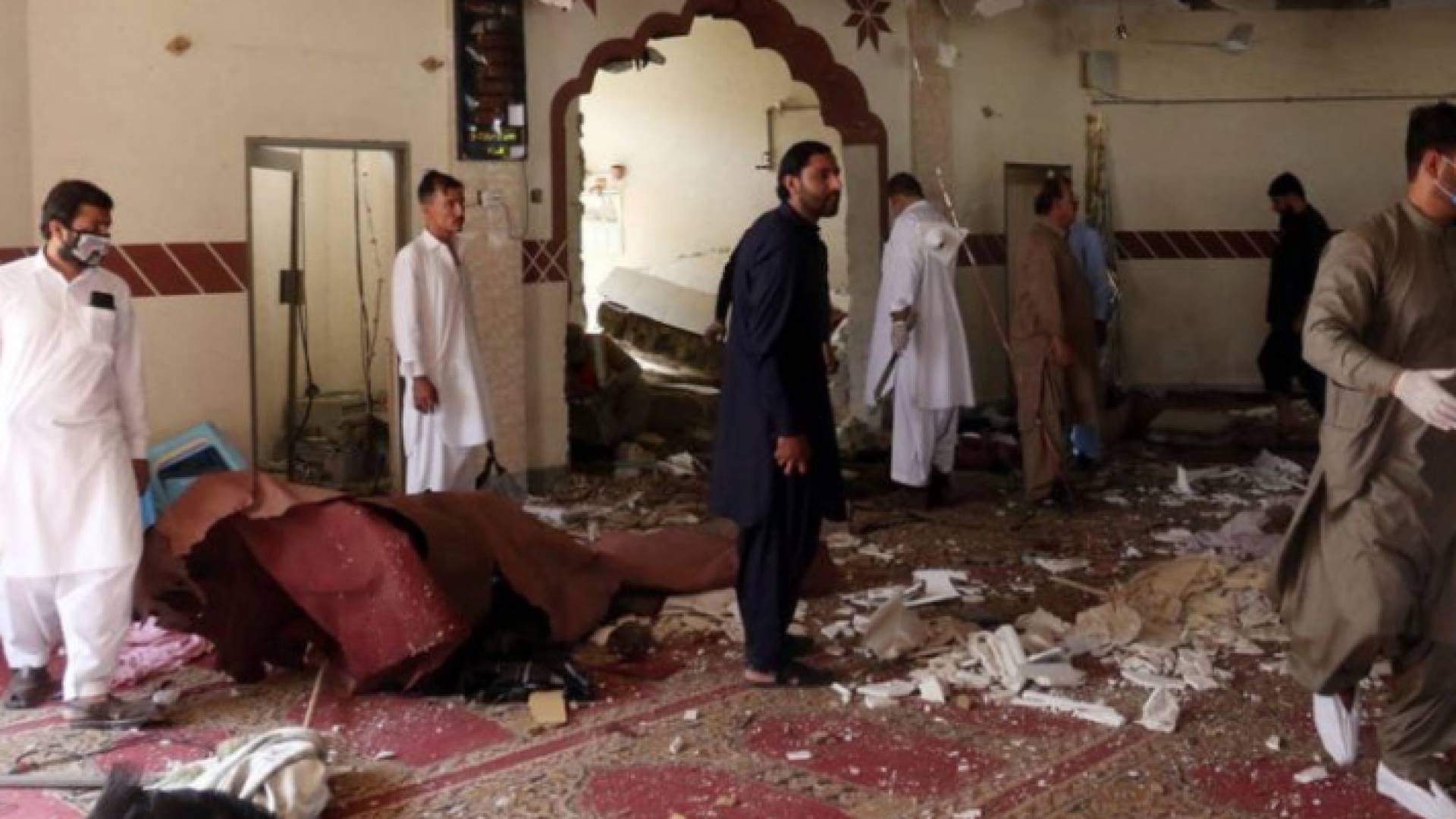 قتلى وجرحى بتفجير مسجد في باكستان