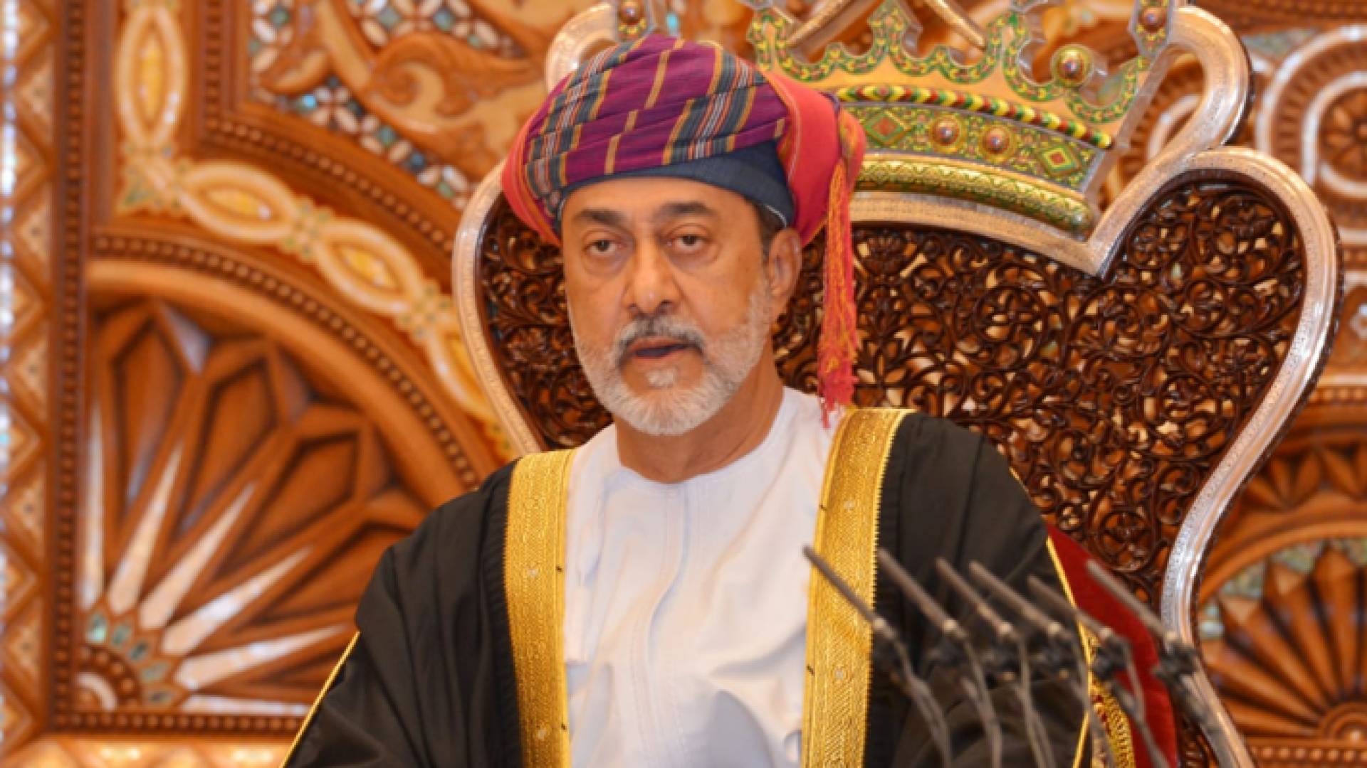 سلطان عمان الجديد هيثم بن طارق