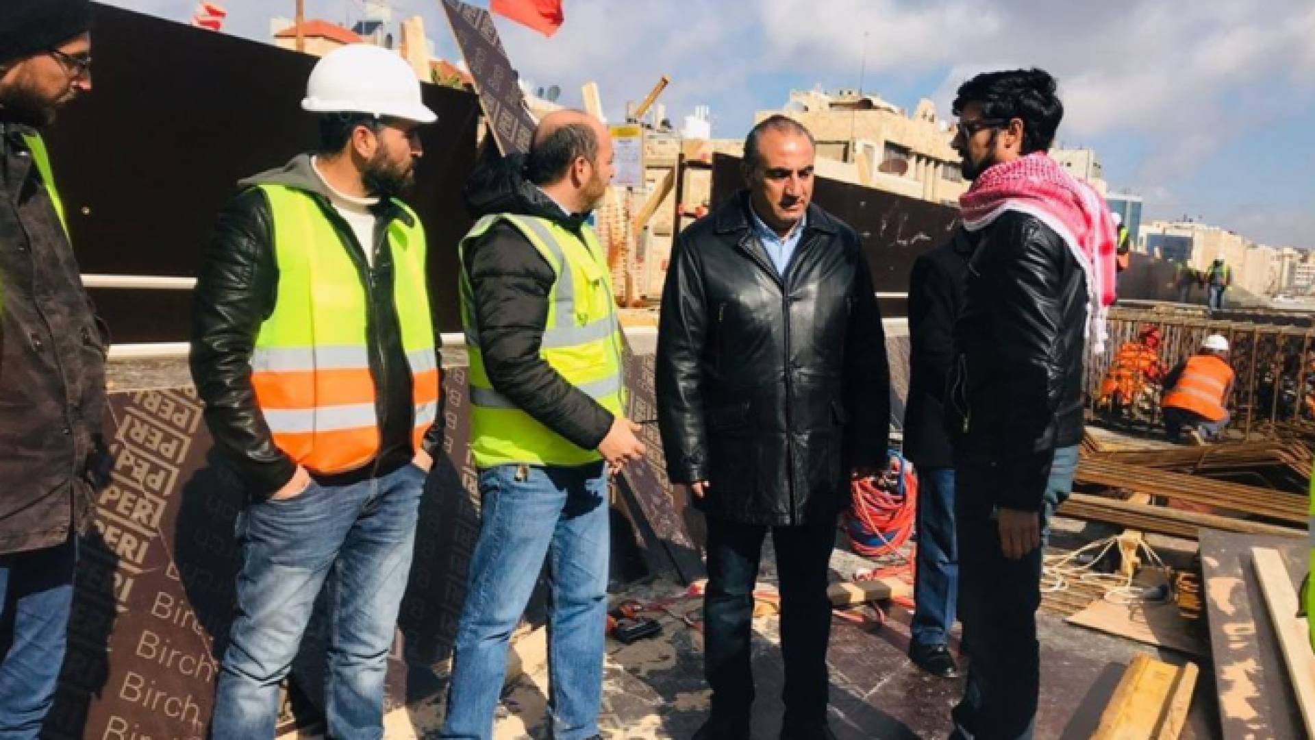 الشواربة يتفقد الباص السريع