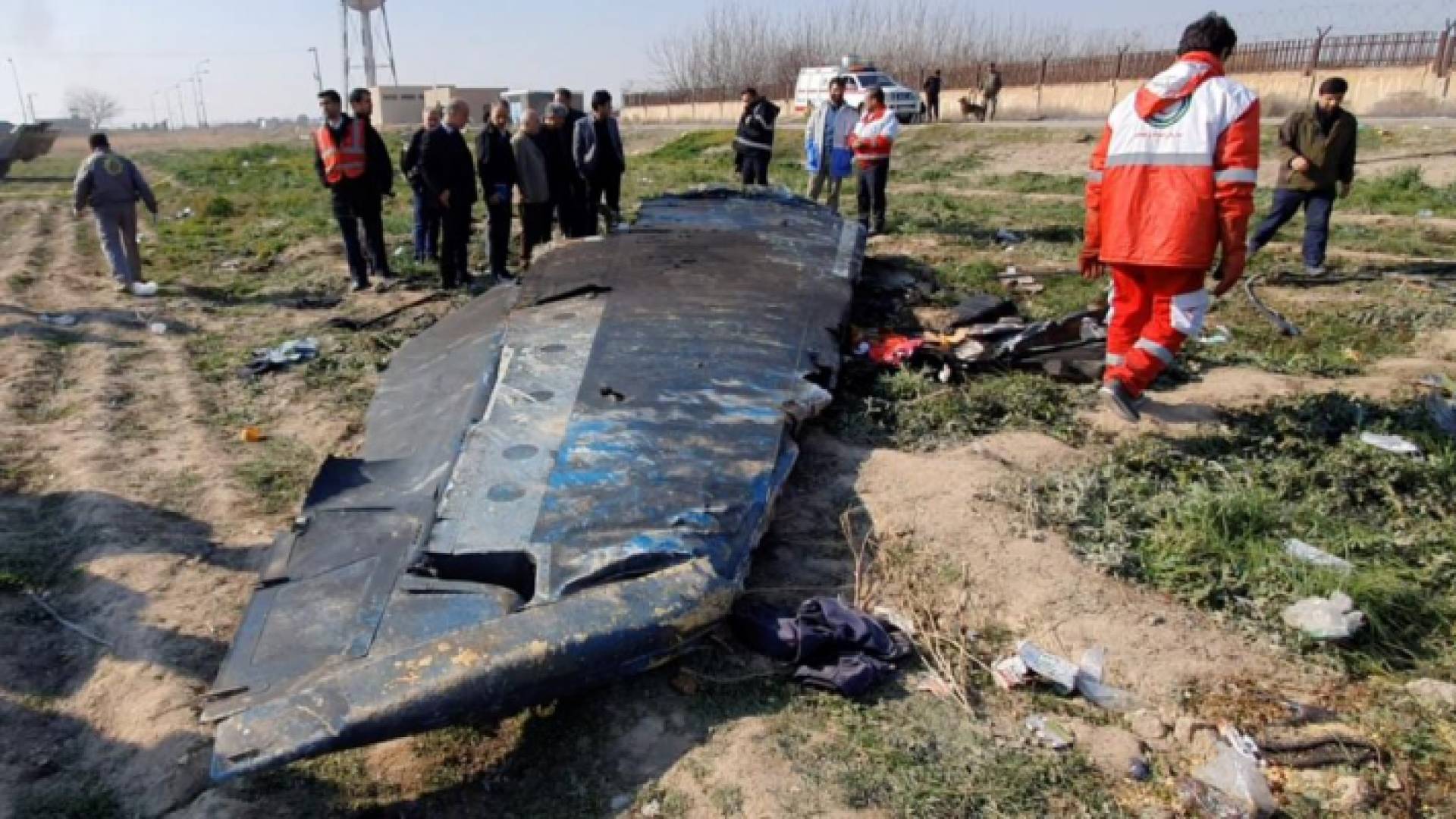 من حطام الطائرة المنكوبة
