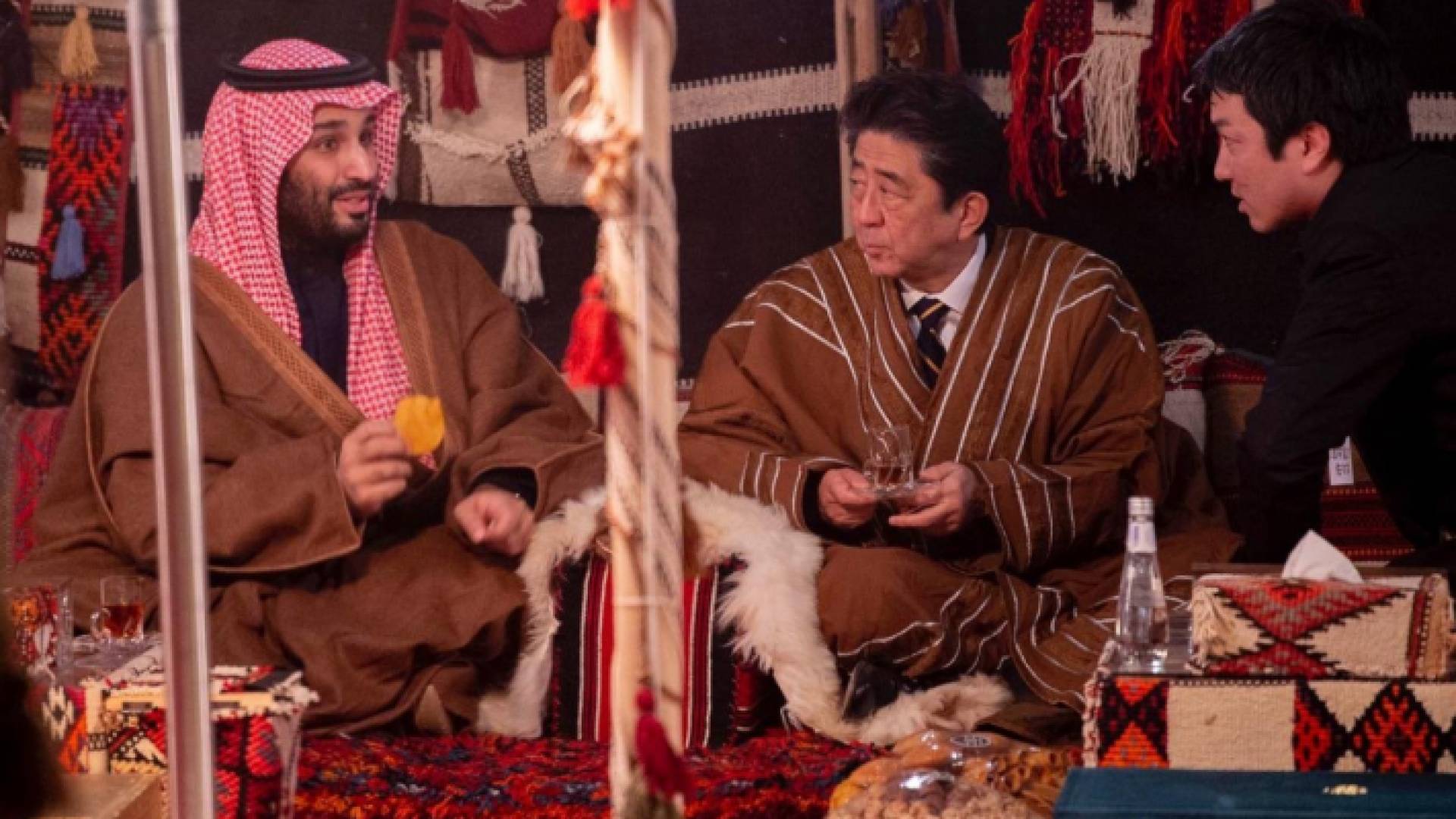 رئيس وزراء اليابان وولي العهد السعودي