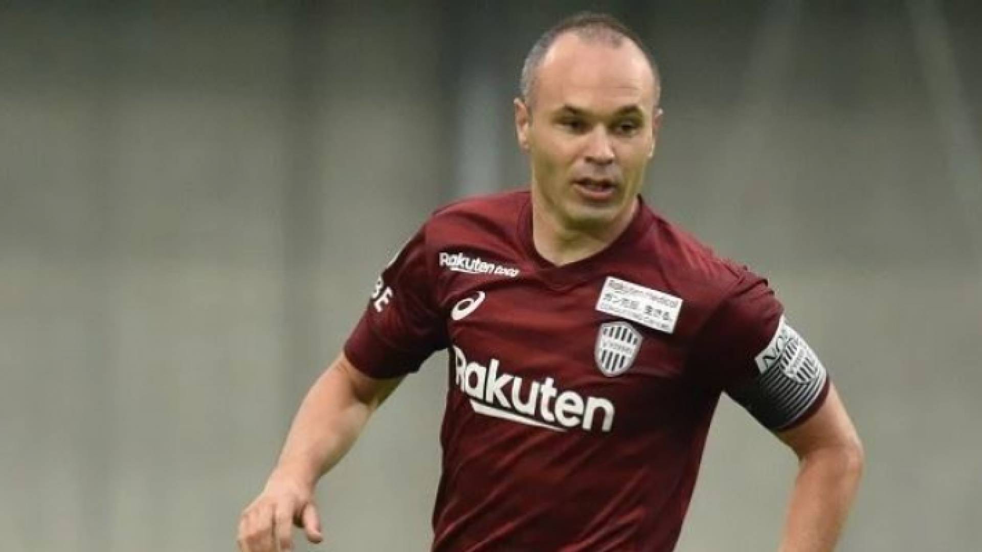 لاعب برشلونة أندريس إنييستا