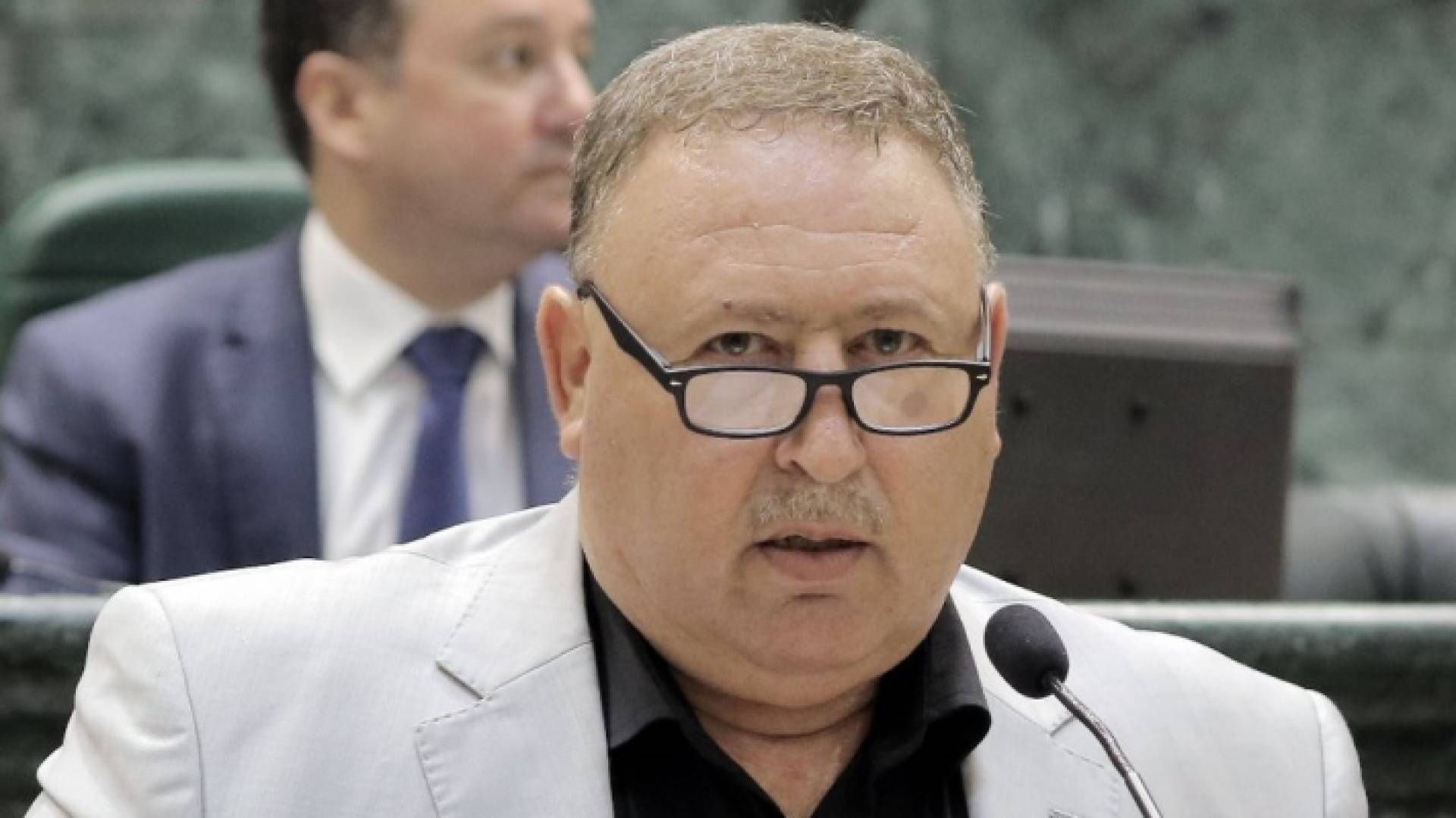 النائب رياض العزام