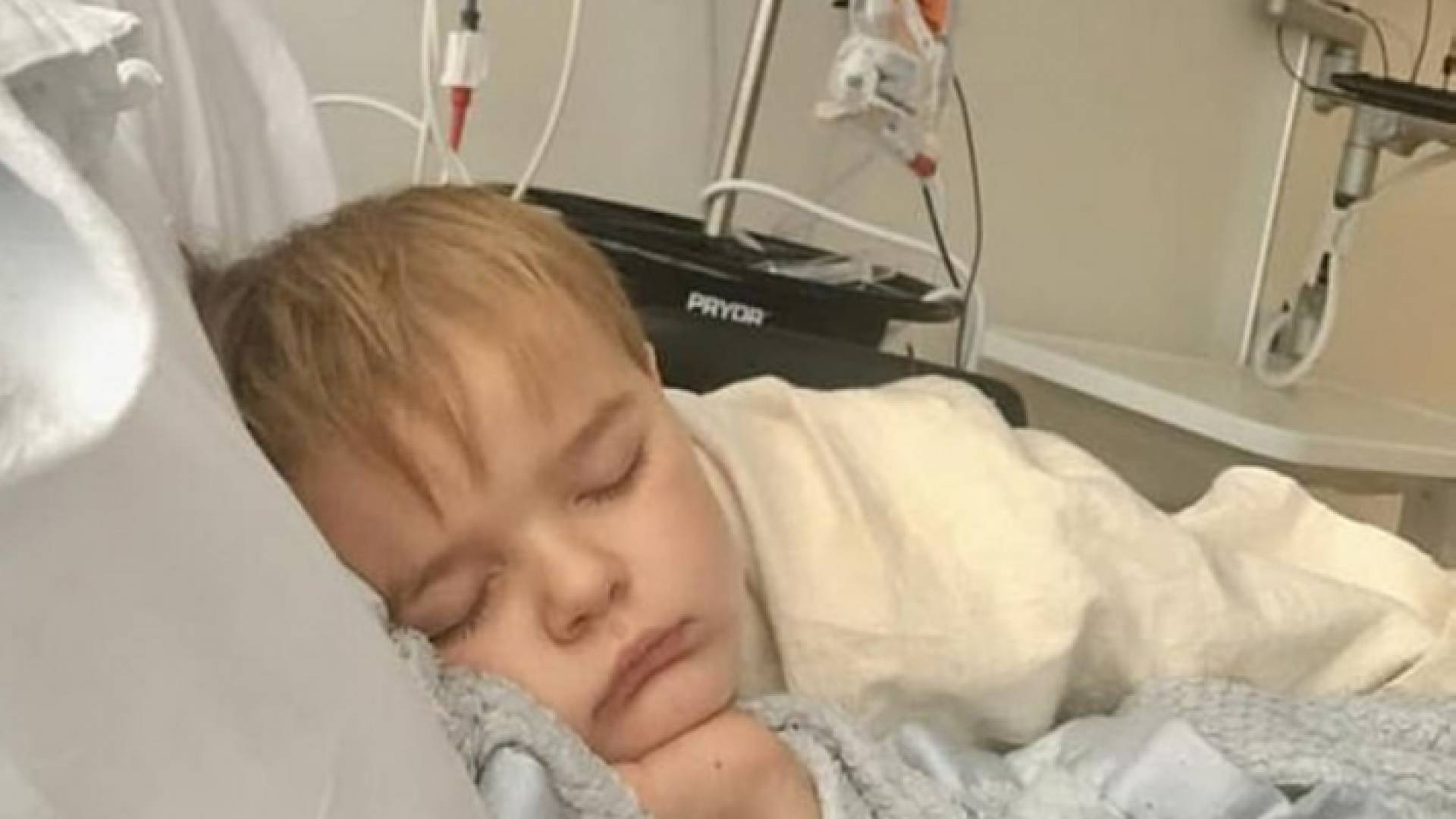 الطفل الأمريكي جون أوليفر البالغ من العمر 6 سنوات