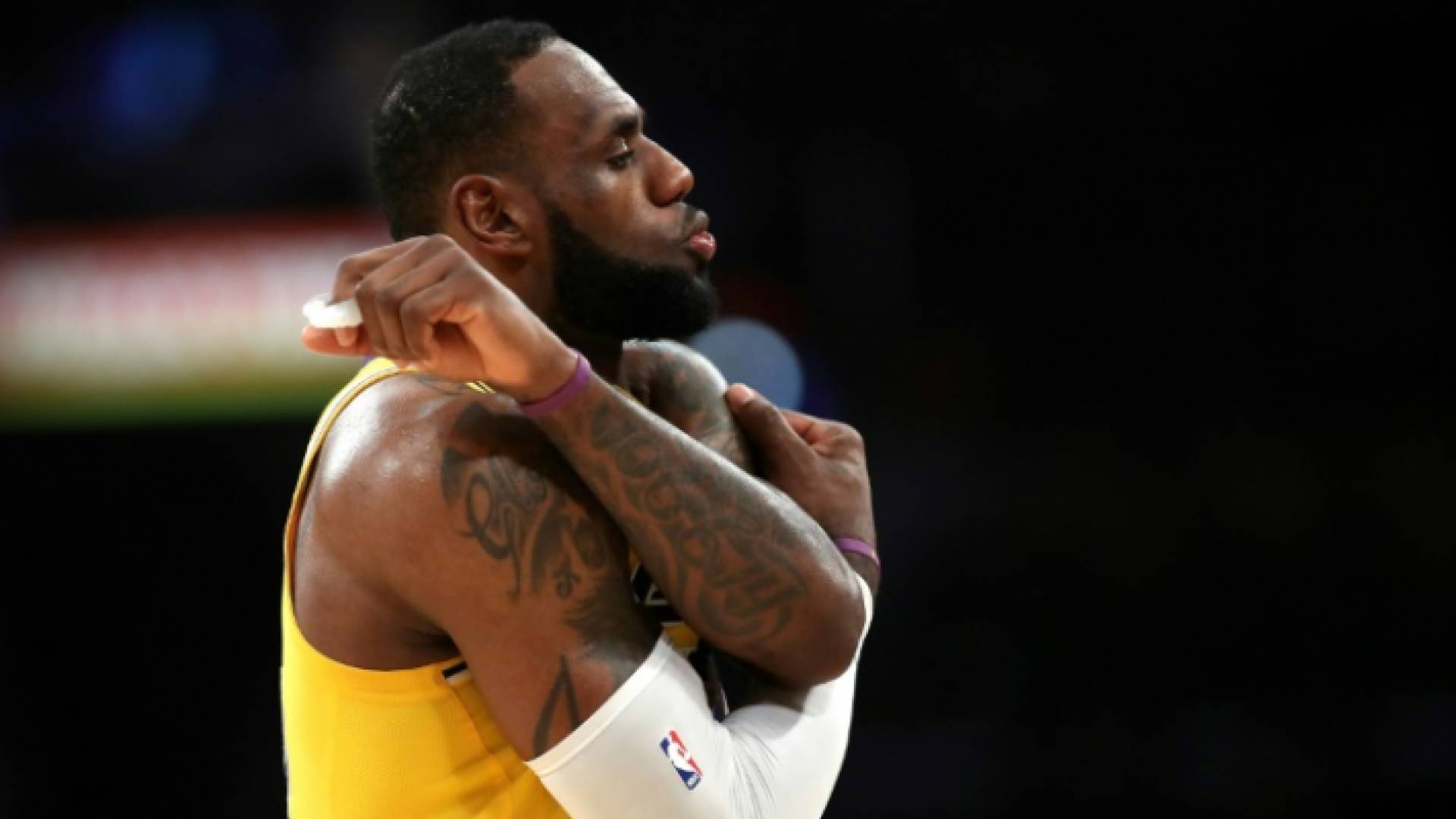 ليبرون جيمس خلال مواجهة فريقه السابق كليلفلاند كافالييرز