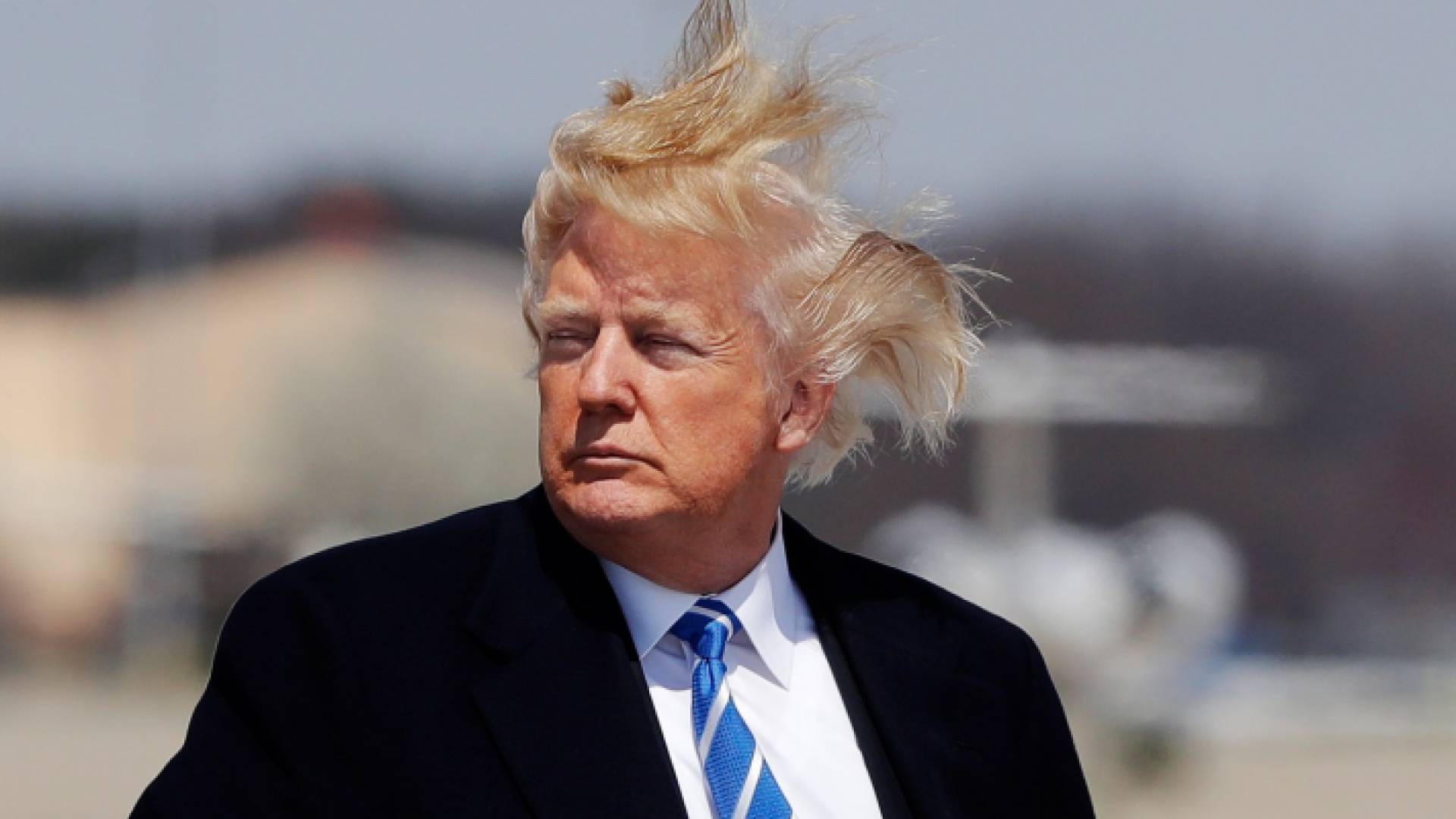 التهم هي: استغلال السلطة واعاقة عمل الكونغرس