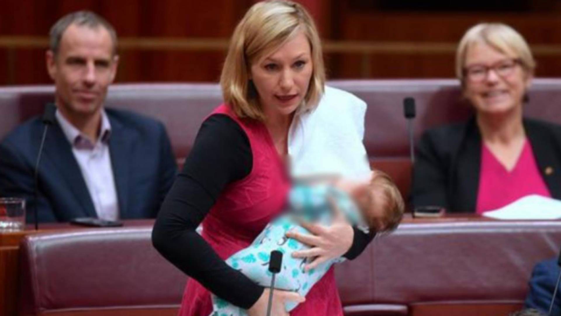 تعد غولد أول وزيرة كندية وضعت مولودها أثناء توليها حقيبة وزارة الصحة