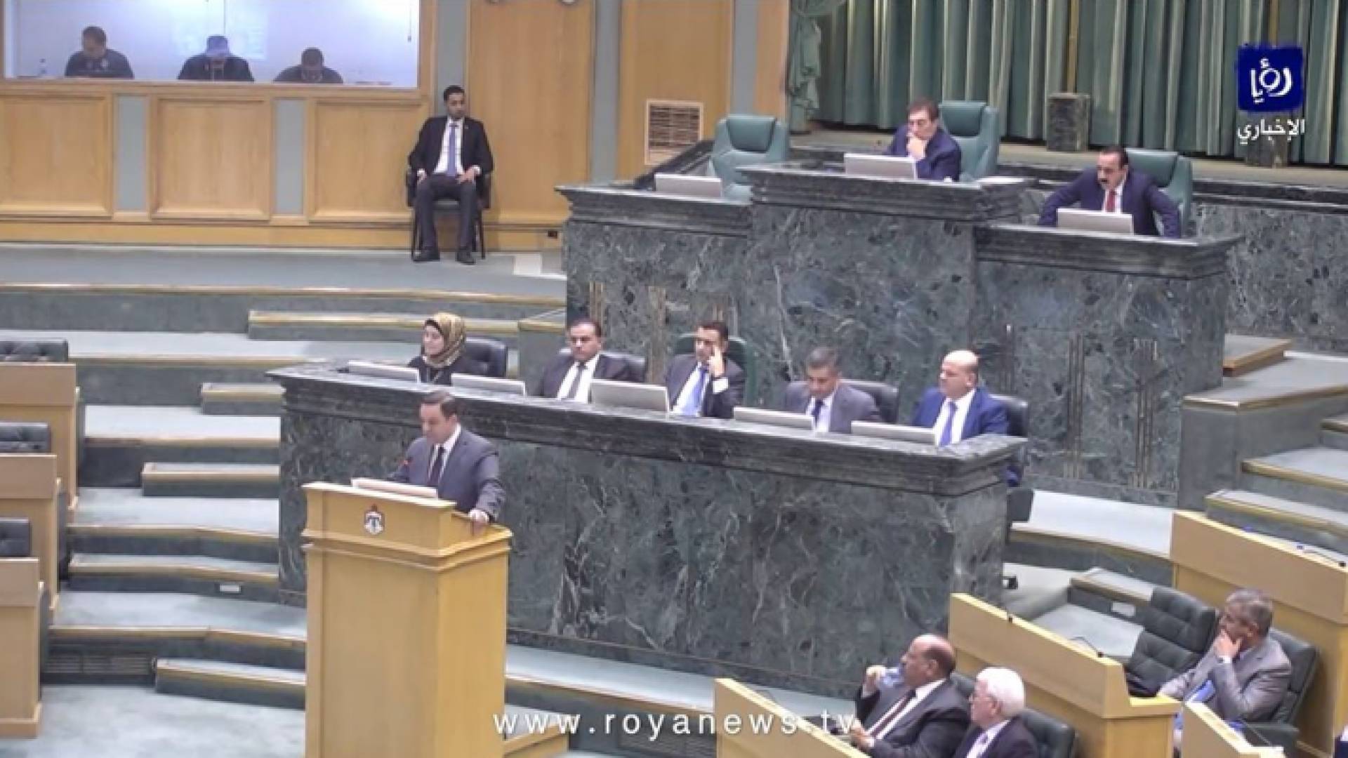 وزير المالية محمد العسعس خلال الاعلان عن السلع