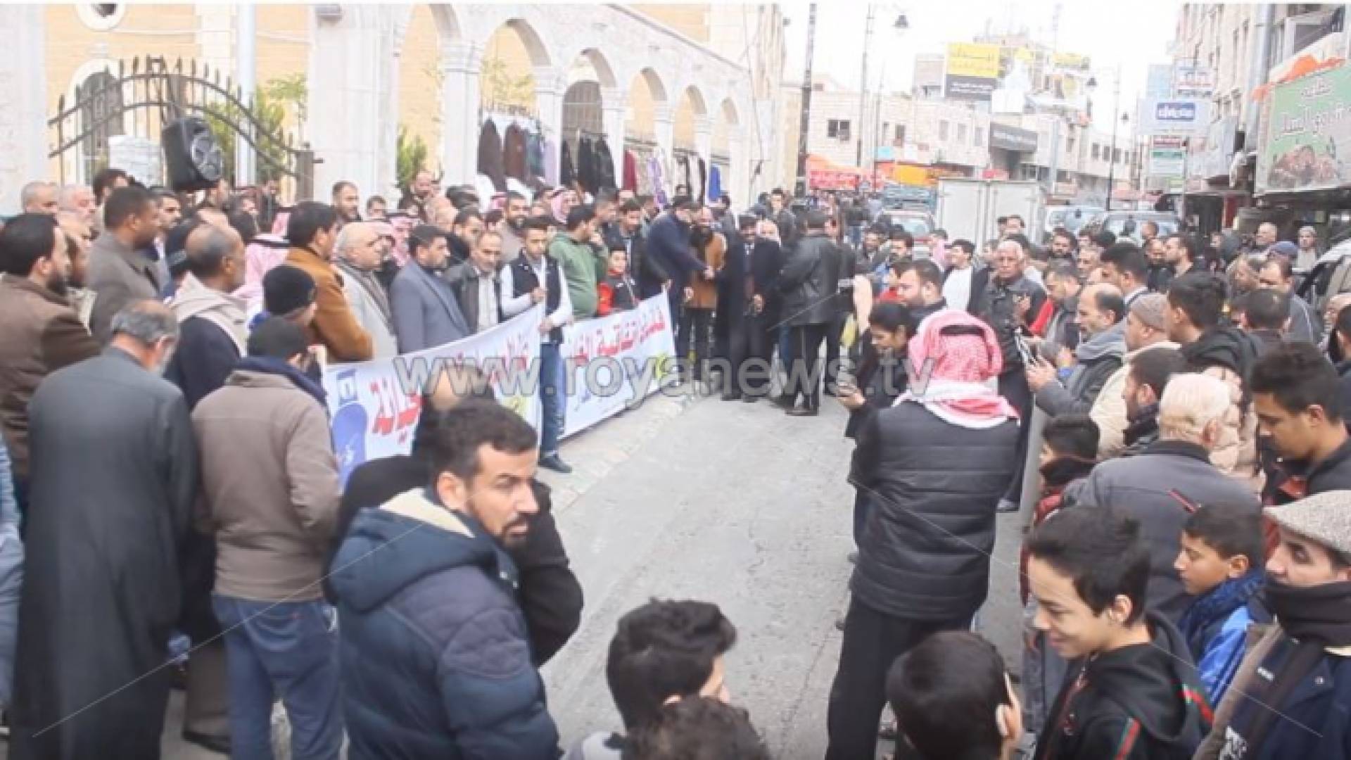 وققة إحتجاجية في الكرك للمطالبة باسقاط إتفاقية الغاز مع الاحتلال