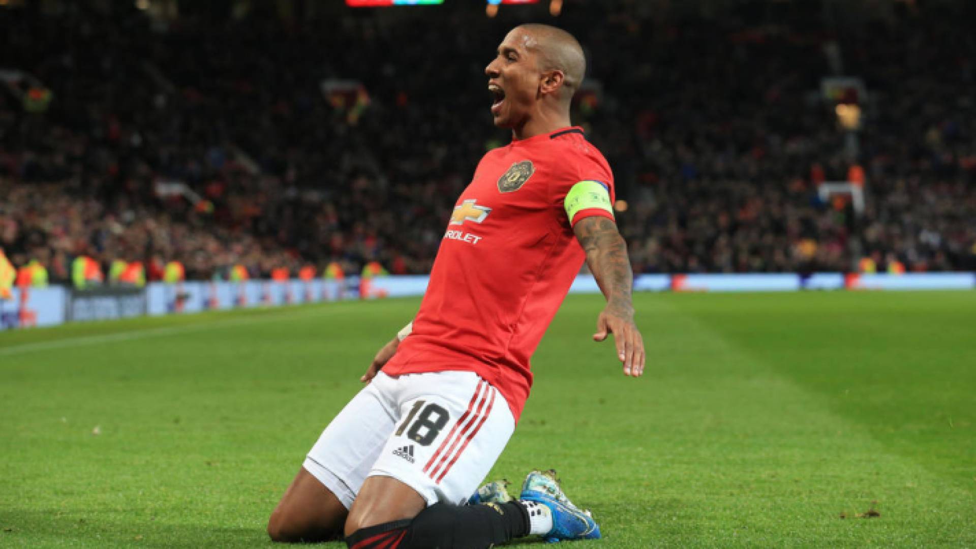 المدافع الانكليزي آشلي يونغ